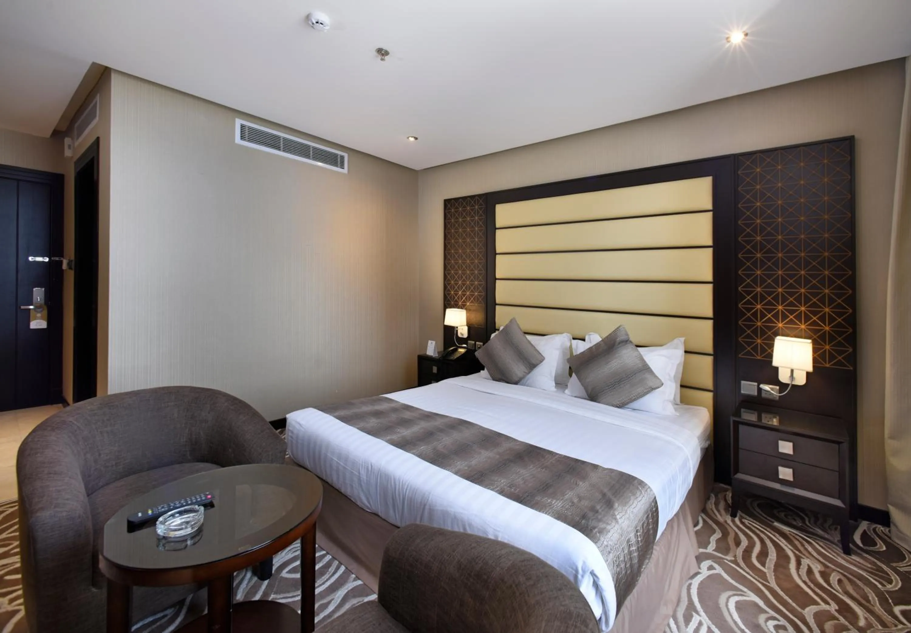 Bedroom, Bed in Naviti Warwick Al Khobar