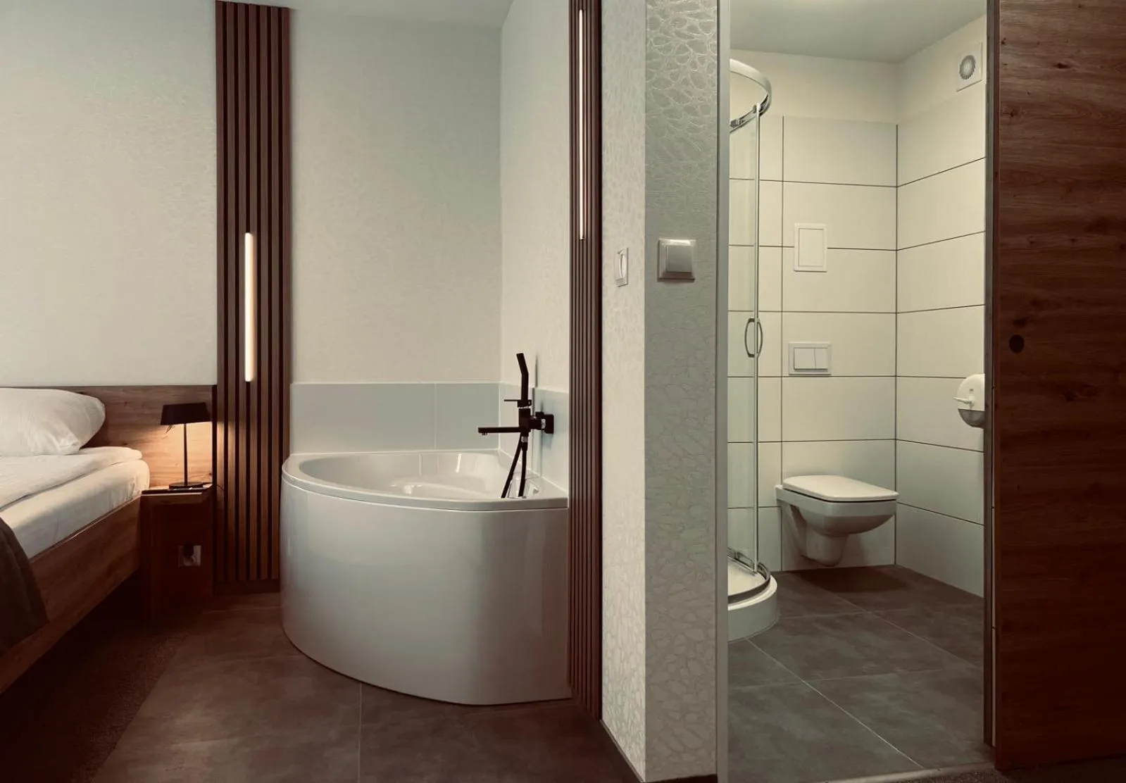 Shower, Bed in Płonia Resort