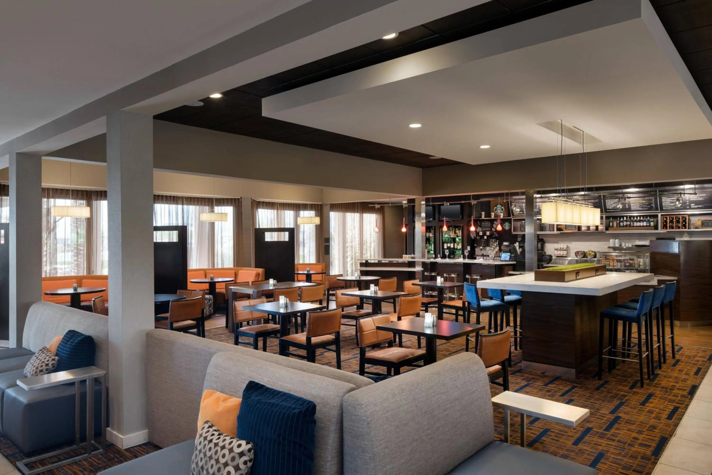 Restaurant/places to eat in Courtyard Tucson Airport