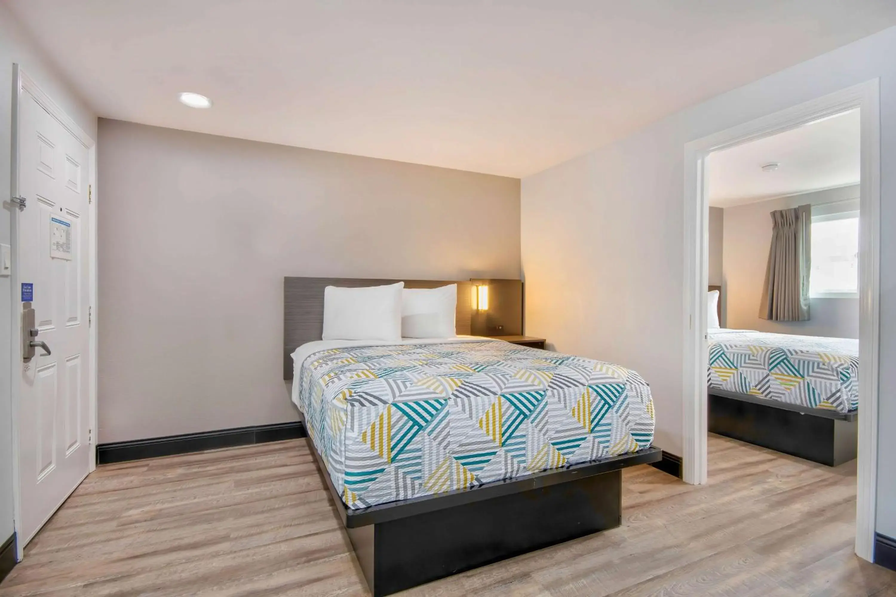 Photo of the whole room, Bed in Studio 6 Eureka CA Old Town Photo of the whole room, Bed in Studio 6 Eureka CA Old Town