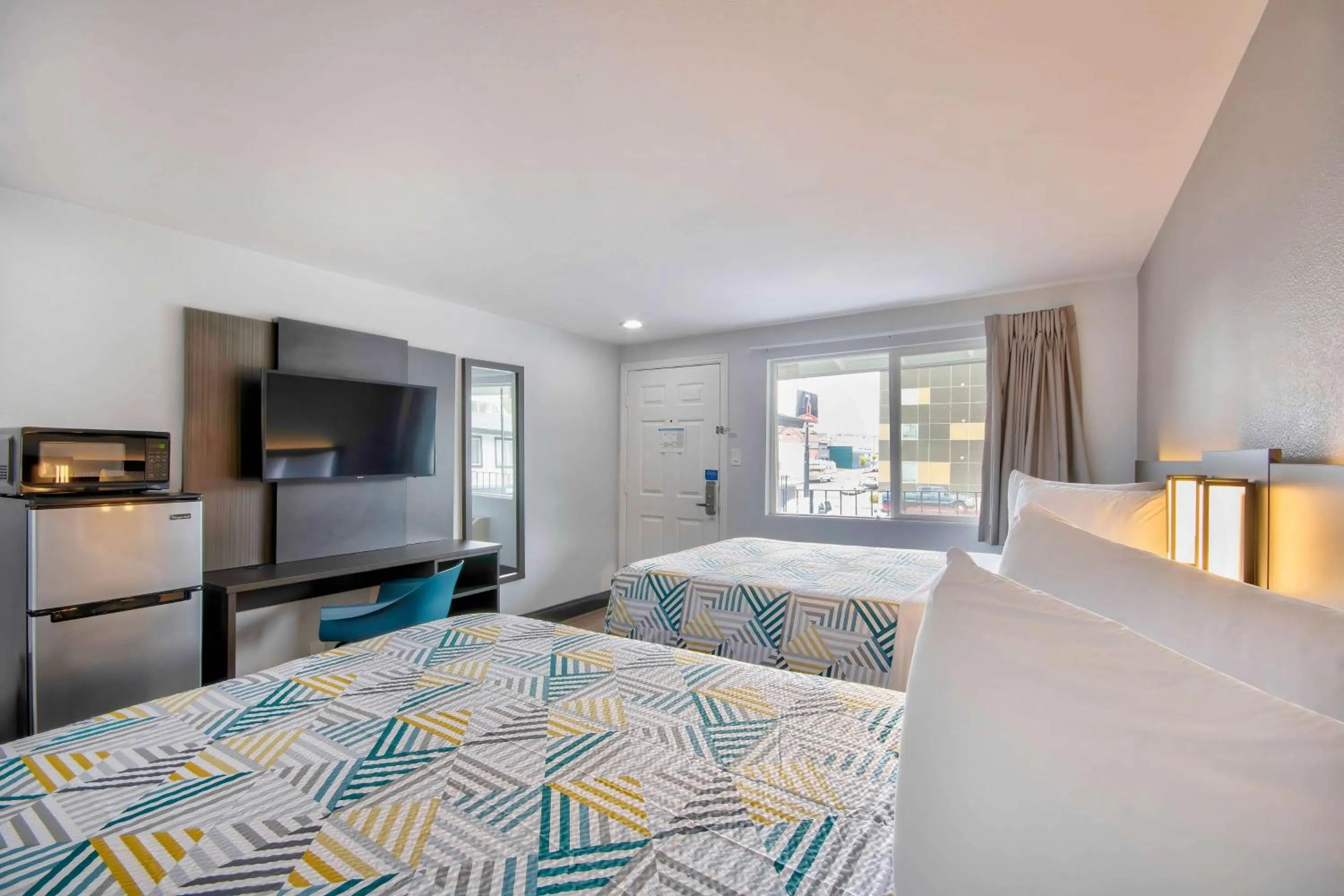 Bedroom, Bed in Studio 6 Eureka CA Old Town