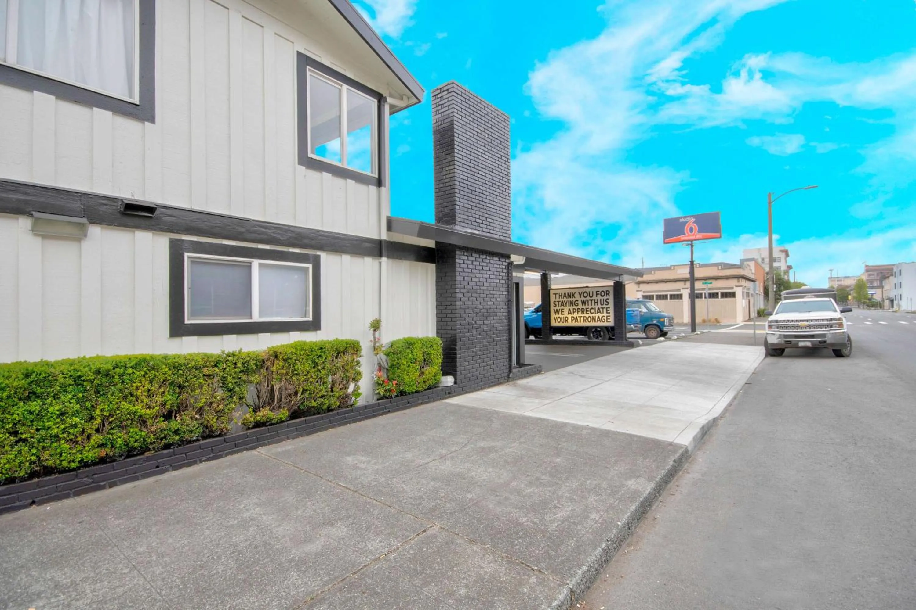 Property building in Studio 6 Eureka CA Old Town