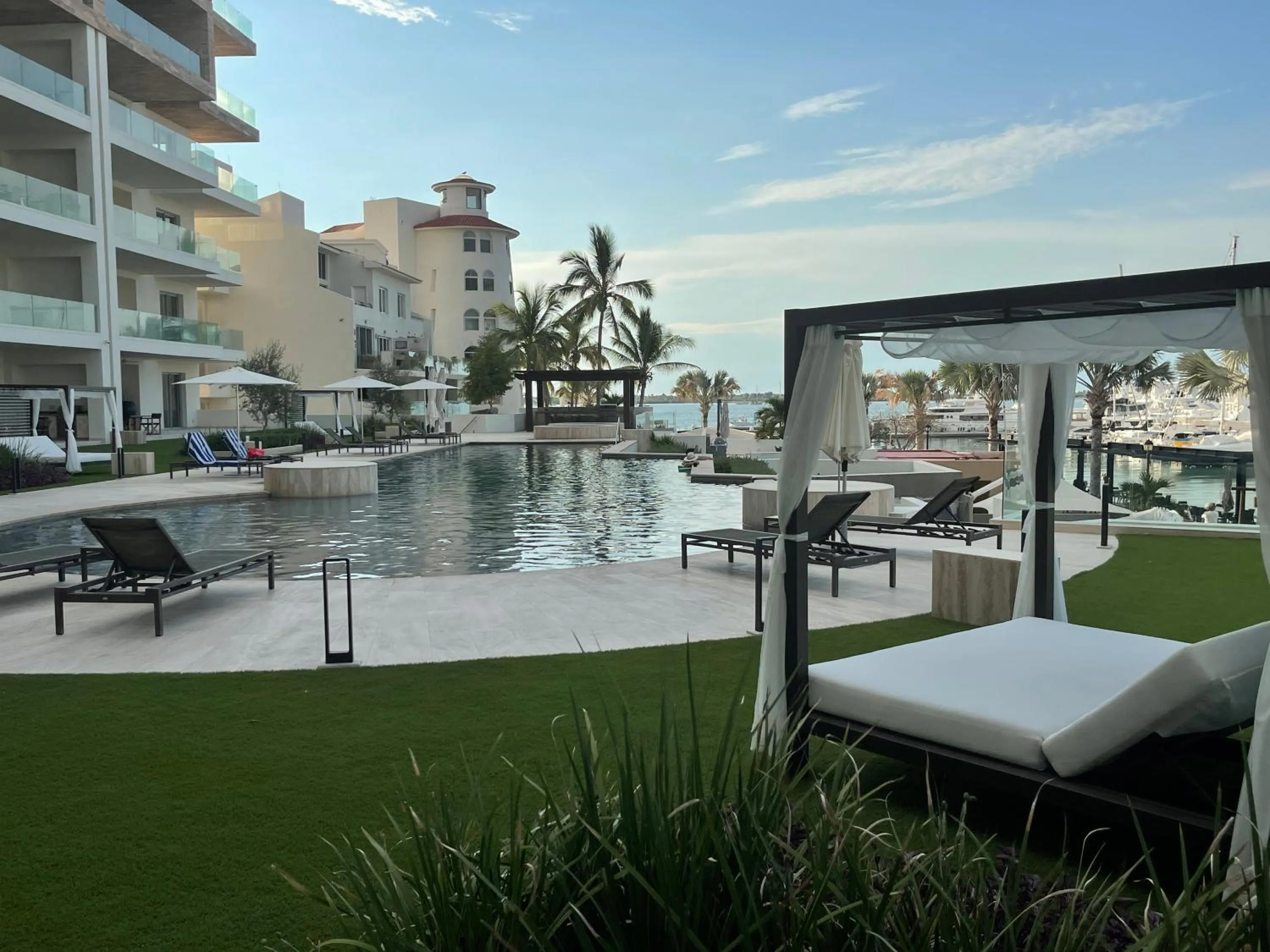 Apartment with Sea View in Amazing Vista Coral Condo