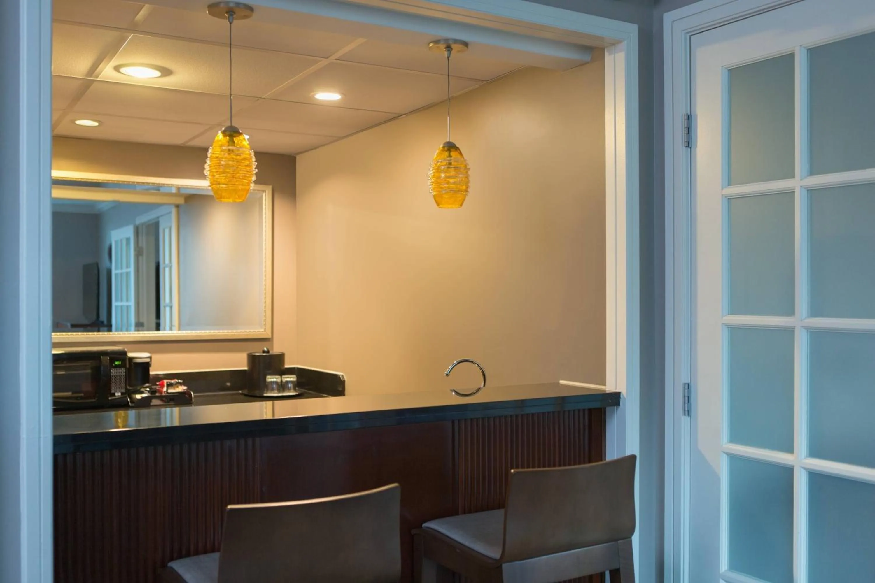 Kitchen or kitchenette in Falls Church Marriott Fairview Park