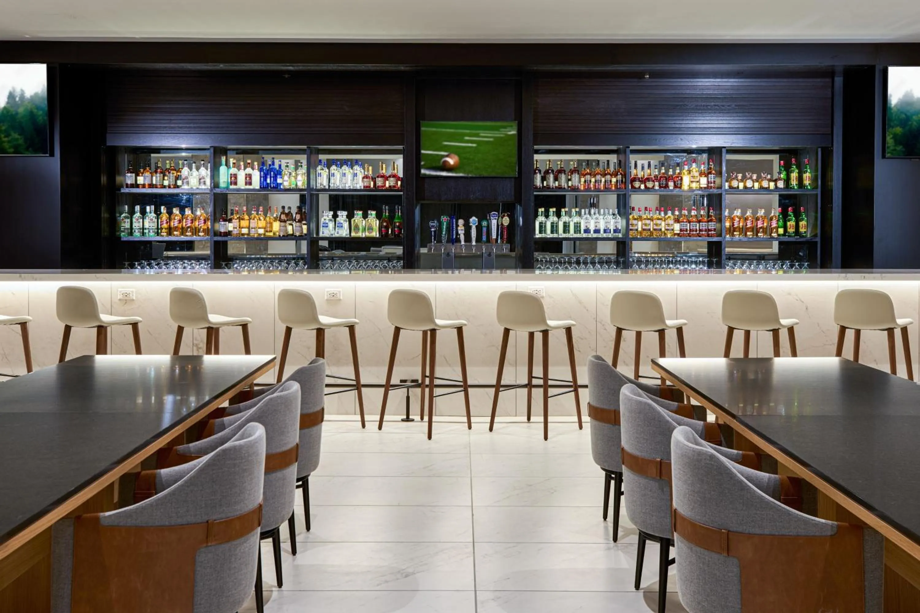 Lounge or bar in Falls Church Marriott Fairview Park