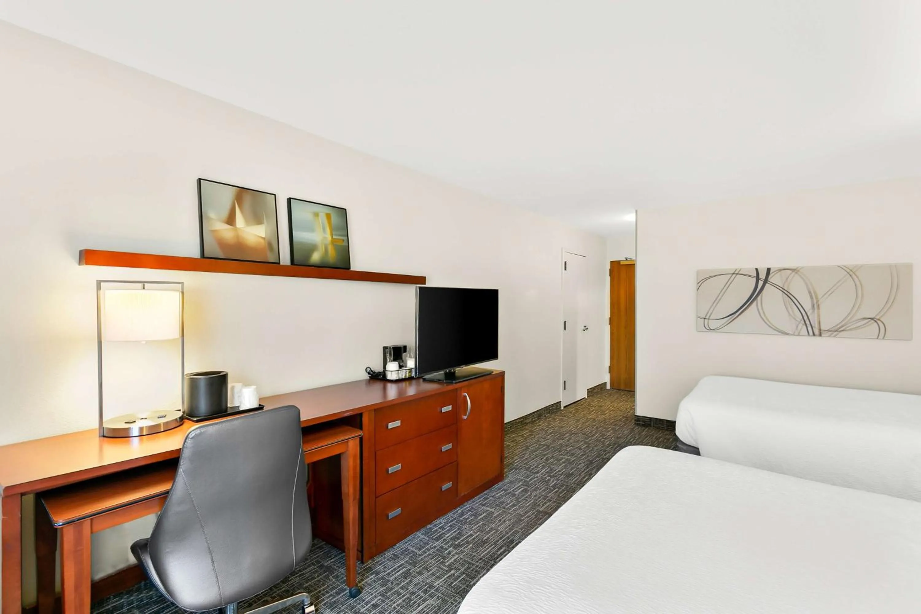 Bedroom, Bed in Sonesta Select Greenbelt College Park