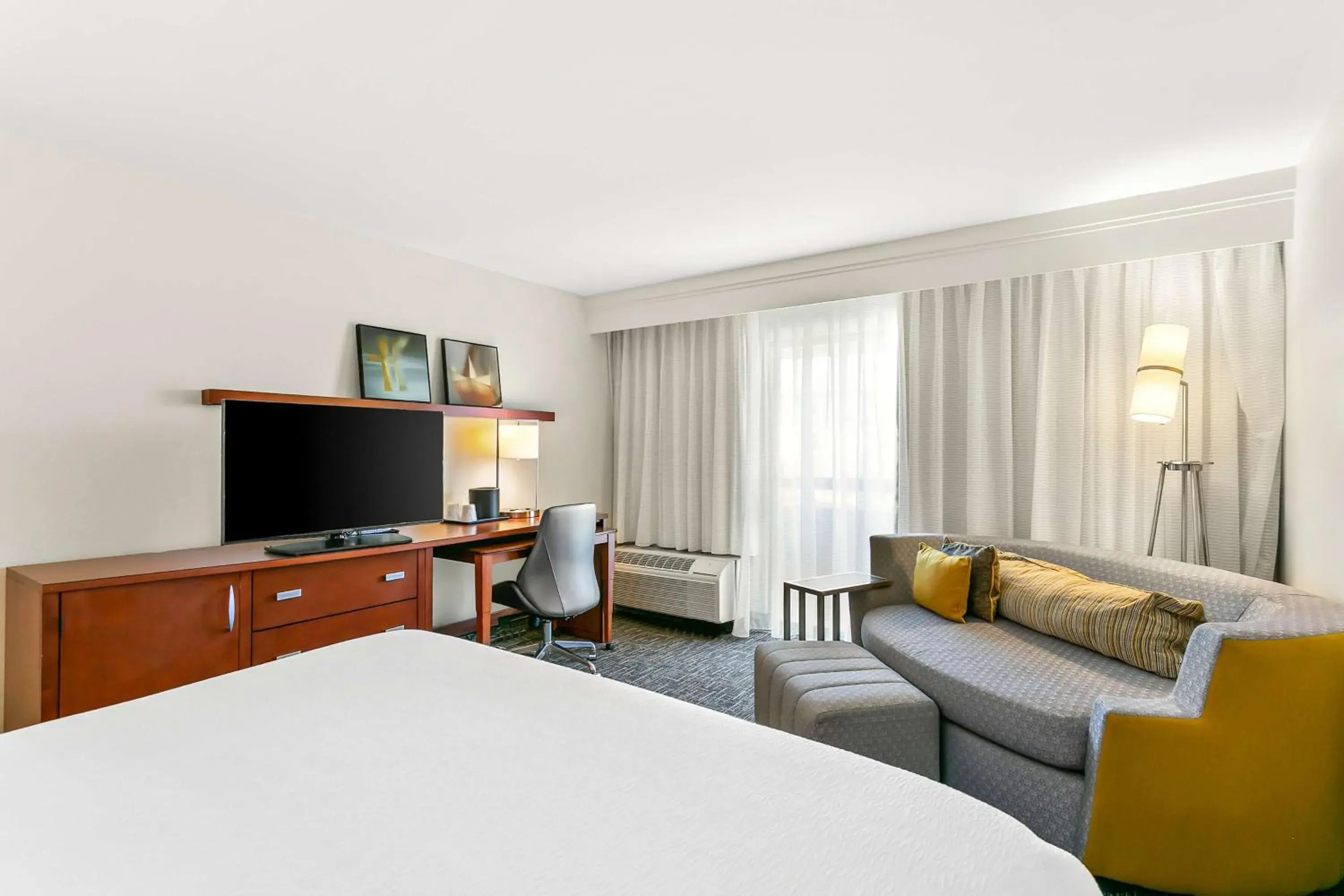 Bedroom, Bed in Sonesta Select Greenbelt College Park Bedroom, Bed in Sonesta Select Greenbelt College Park