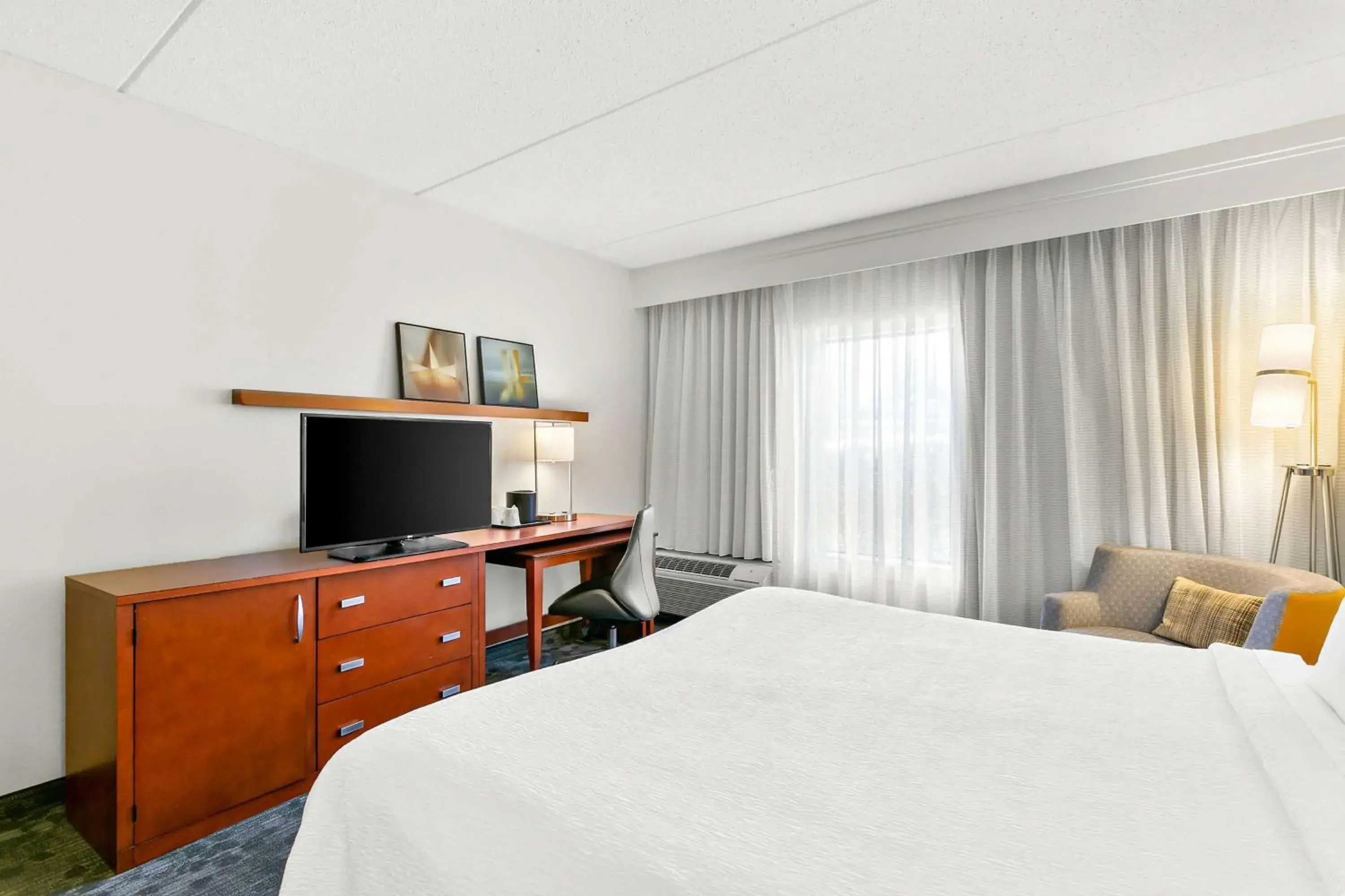 Bedroom, Bed in Sonesta Select Greenbelt College Park Bedroom, Bed in Sonesta Select Greenbelt College Park