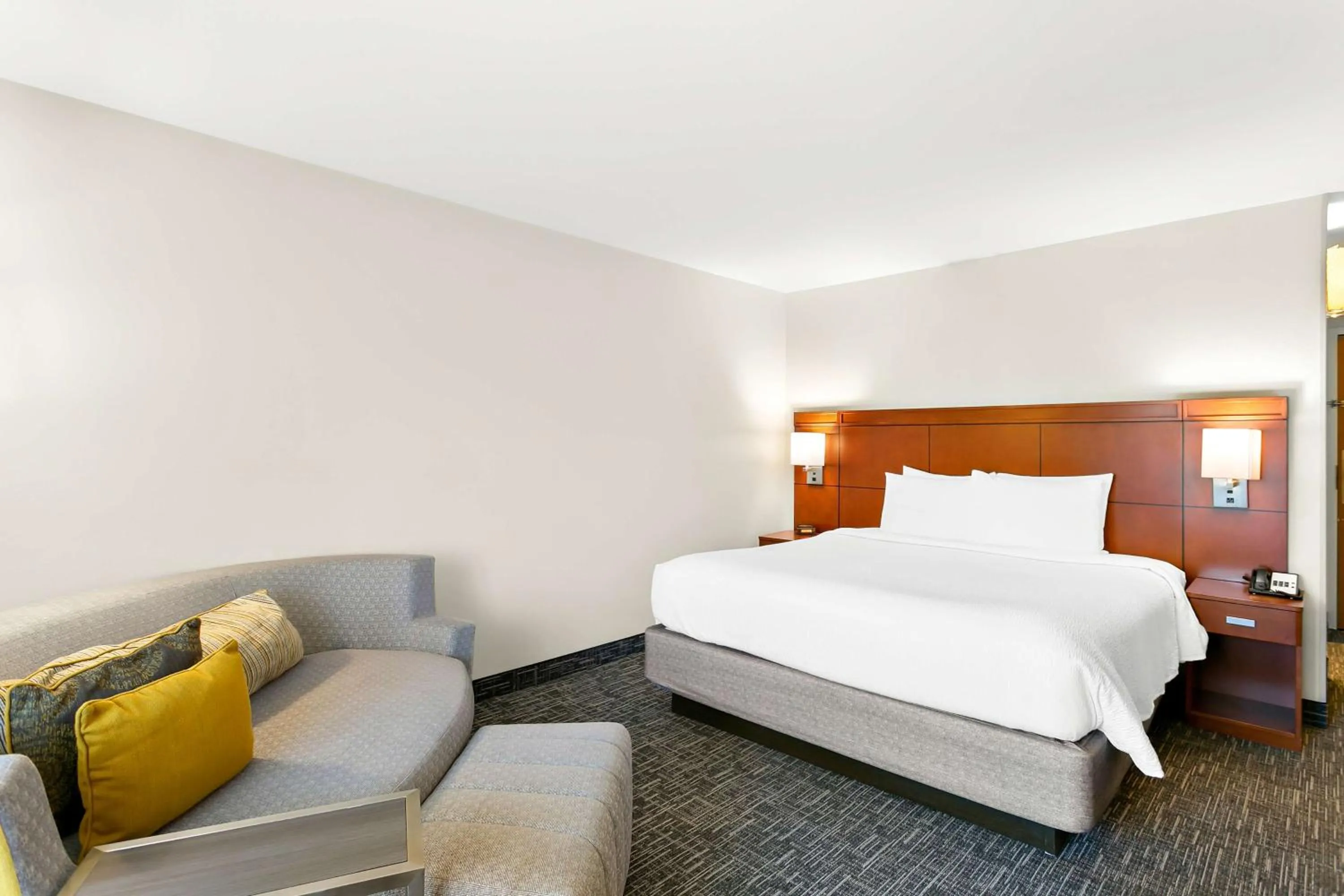 Bedroom, Bed in Sonesta Select Greenbelt College Park