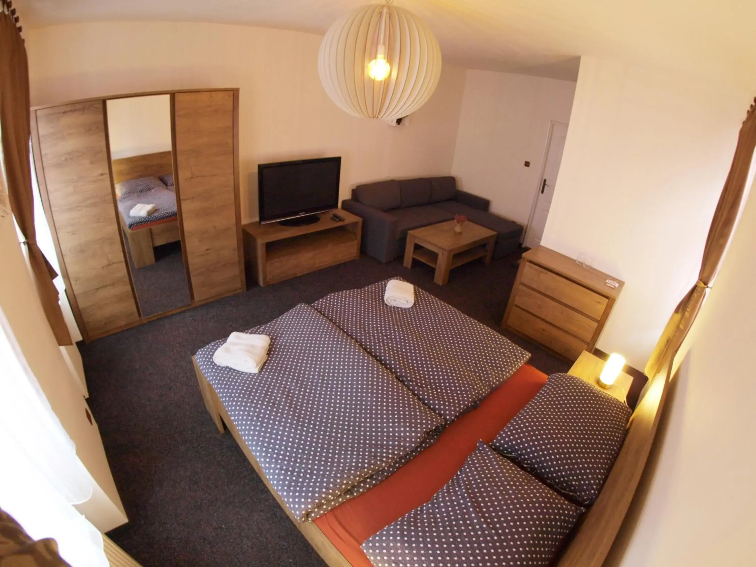 Deluxe Double Room with Extra Bed in Penzion V Horách Deluxe Double Room with Extra Bed in Penzion V Horách