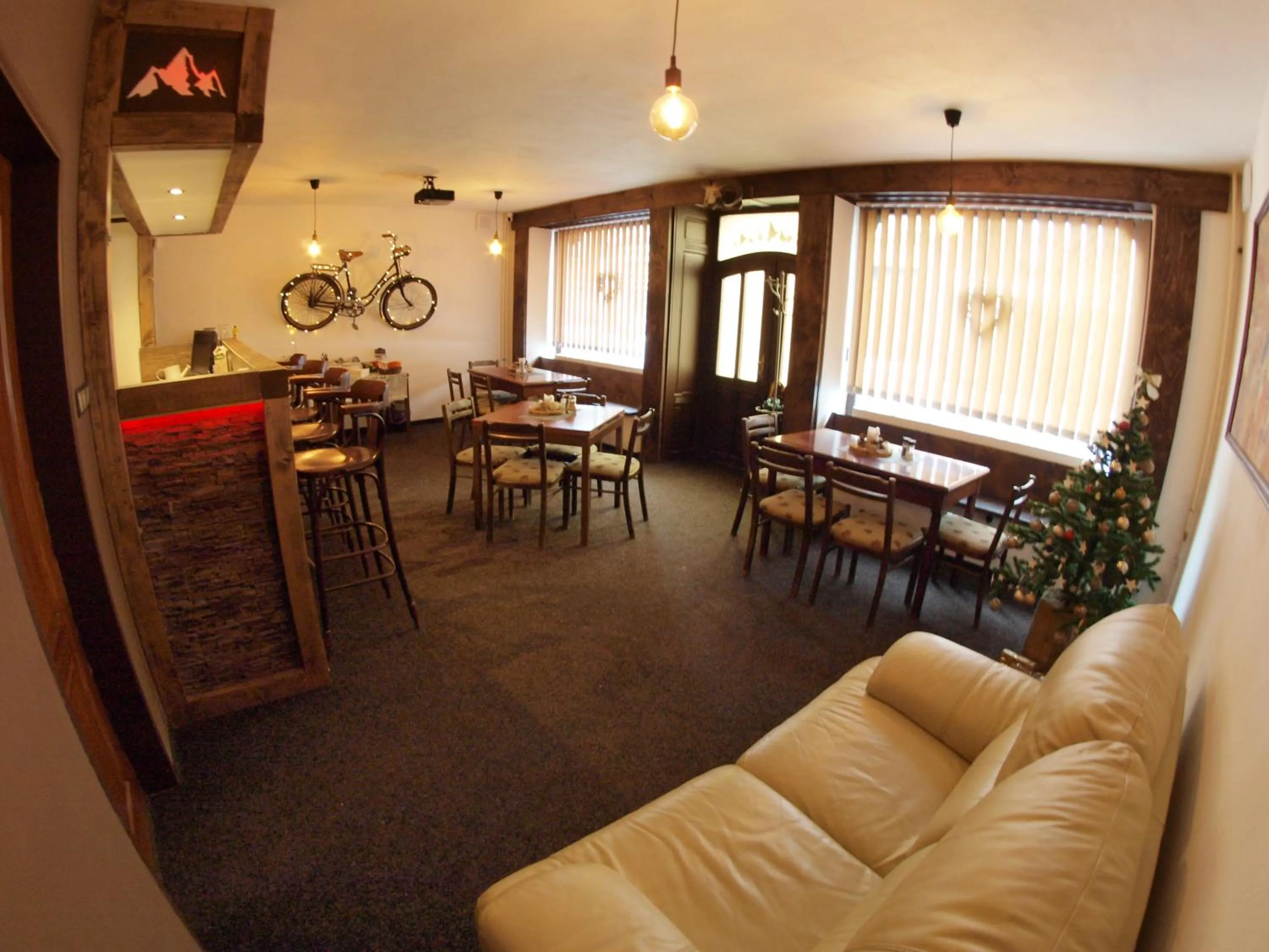 Communal lounge/ TV room in Penzion V Horách