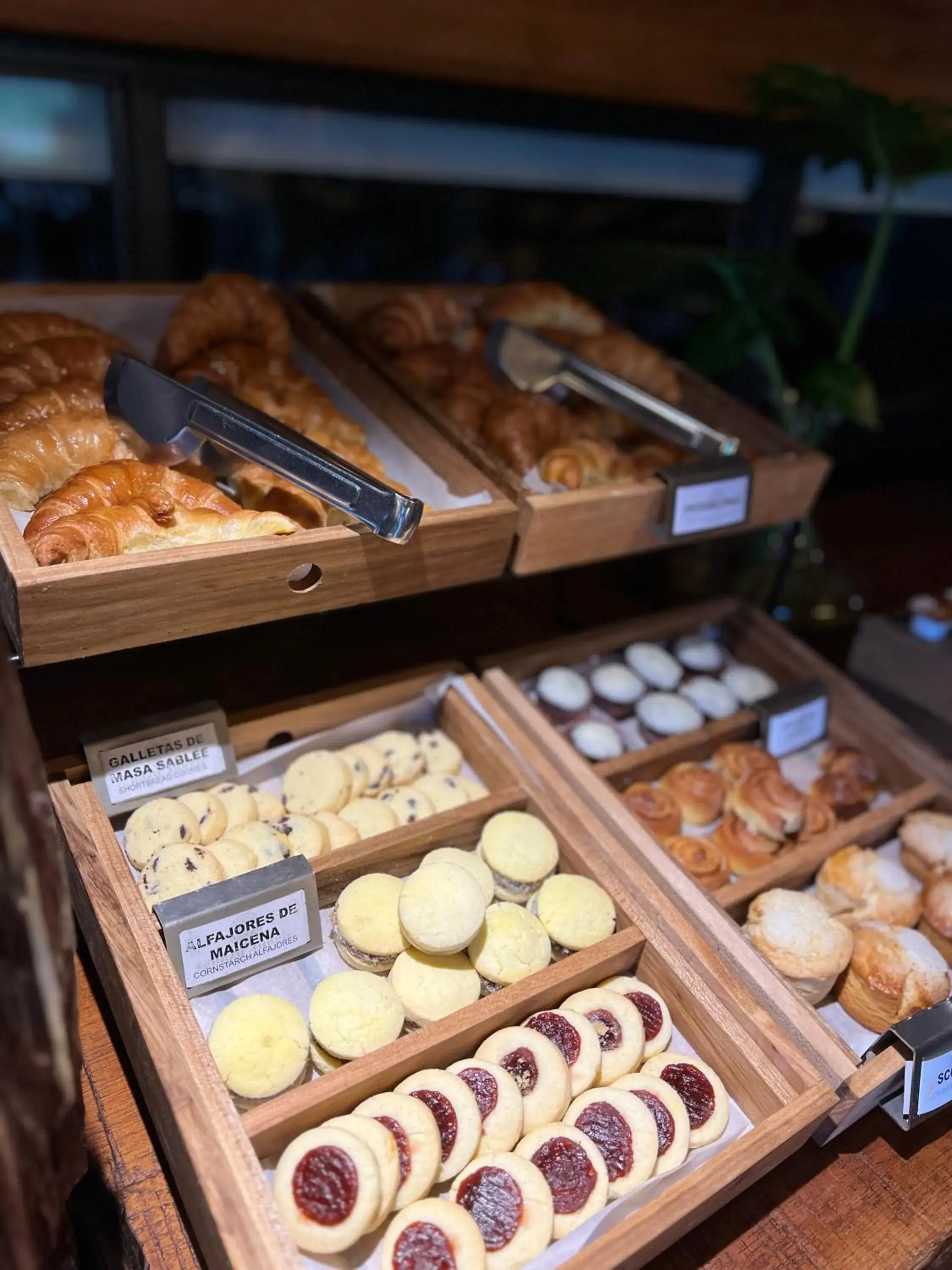 Buffet breakfast in Iguazu Jungle Lodge Buffet breakfast in Iguazu Jungle Lodge
