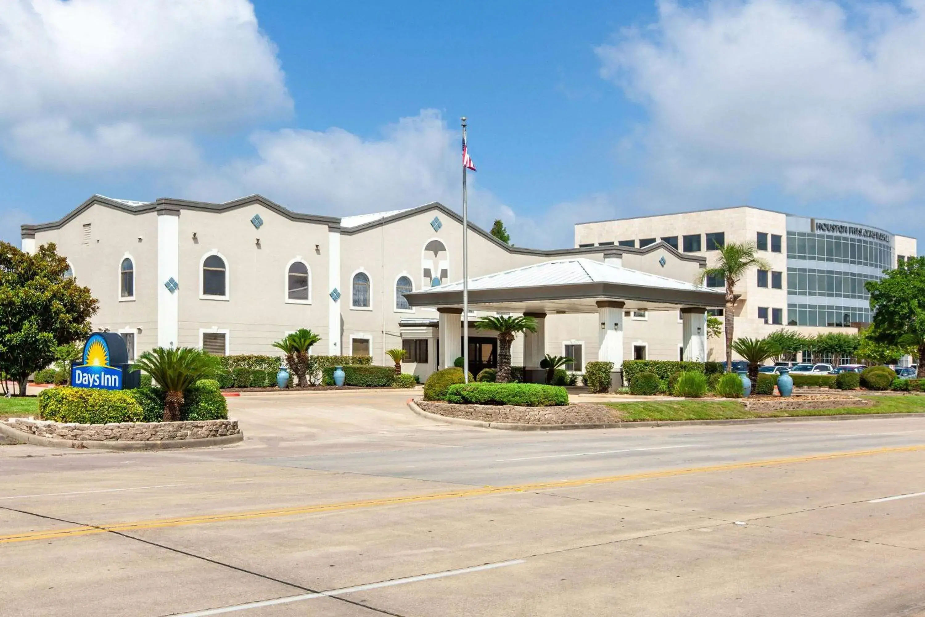 Property building in Days Inn & Suites by Wyndham Webster NASA-ClearLake-Houston Property building in Days Inn & Suites by Wyndham Webster NASA-ClearLake-Houston