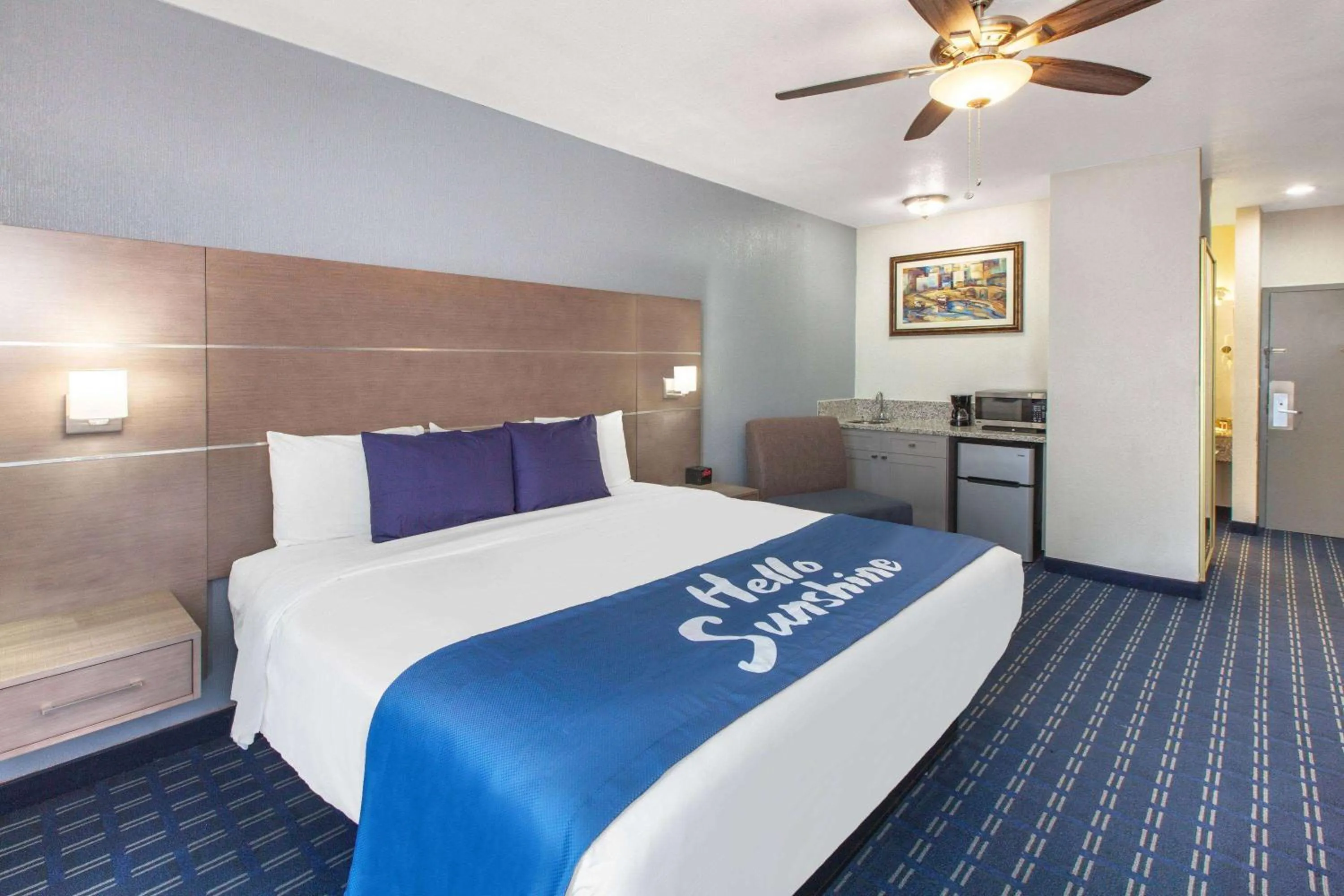 Photo of the whole room, Bed in Days Inn & Suites by Wyndham Webster NASA-ClearLake-Houston