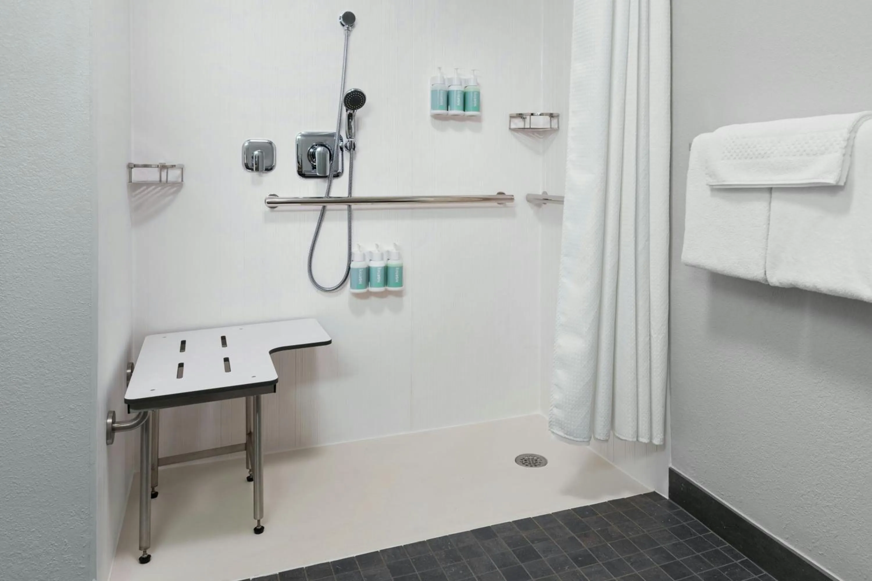 Bathroom in Courtyard by Marriott New Carrollton Landover