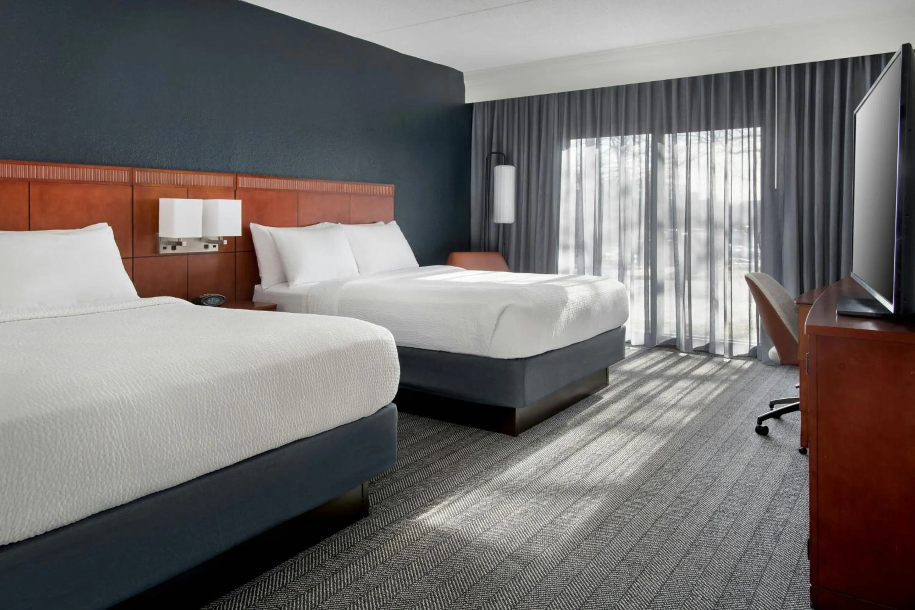 Photo of the whole room, Bed in Courtyard by Marriott Silver Spring North/White Oak