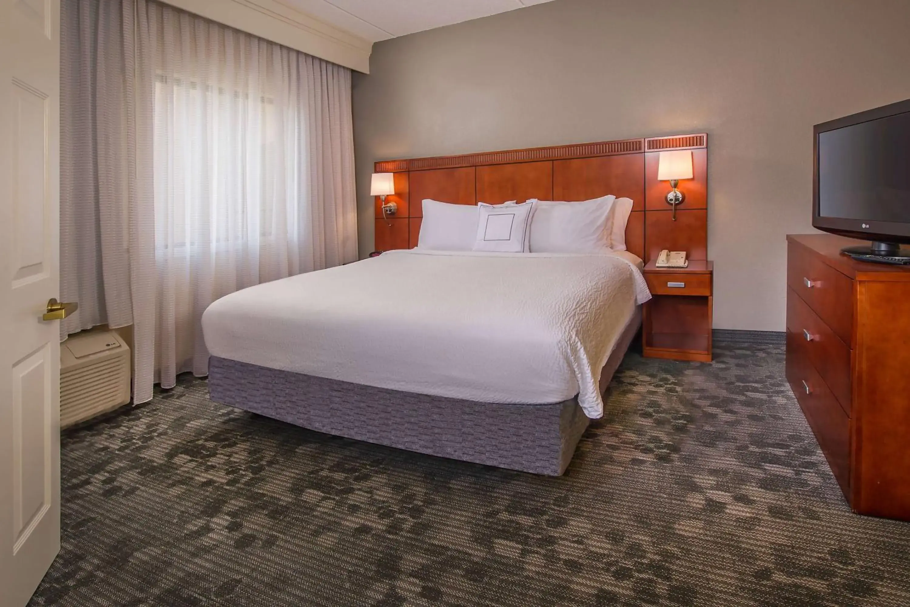Photo of the whole room, Bed in Sonesta Select Charlotte University Research Park Photo of the whole room, Bed in Sonesta Select Charlotte University Research Park