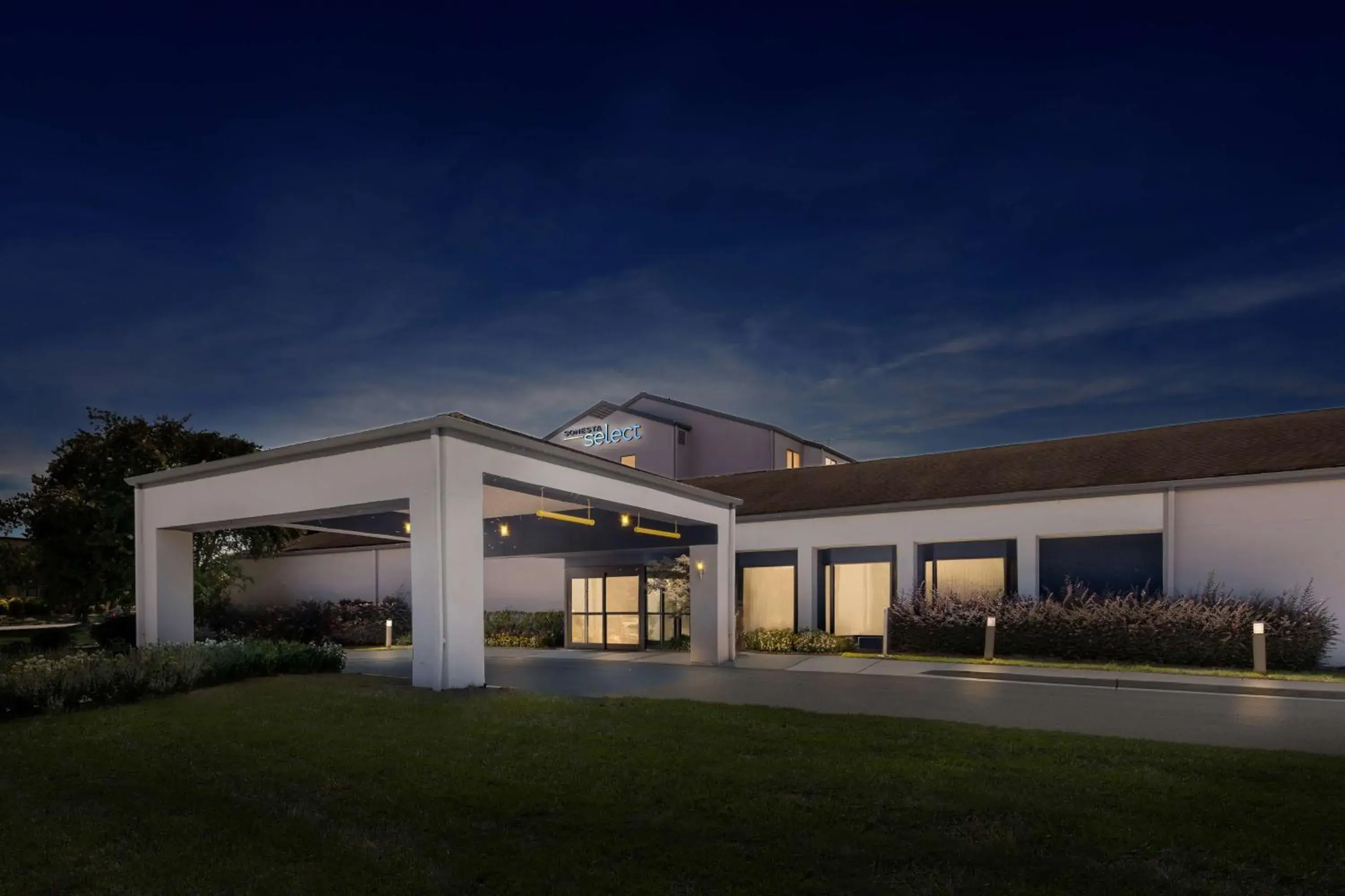 Property building in Sonesta Select Charlotte University Research Park Property building in Sonesta Select Charlotte University Research Park