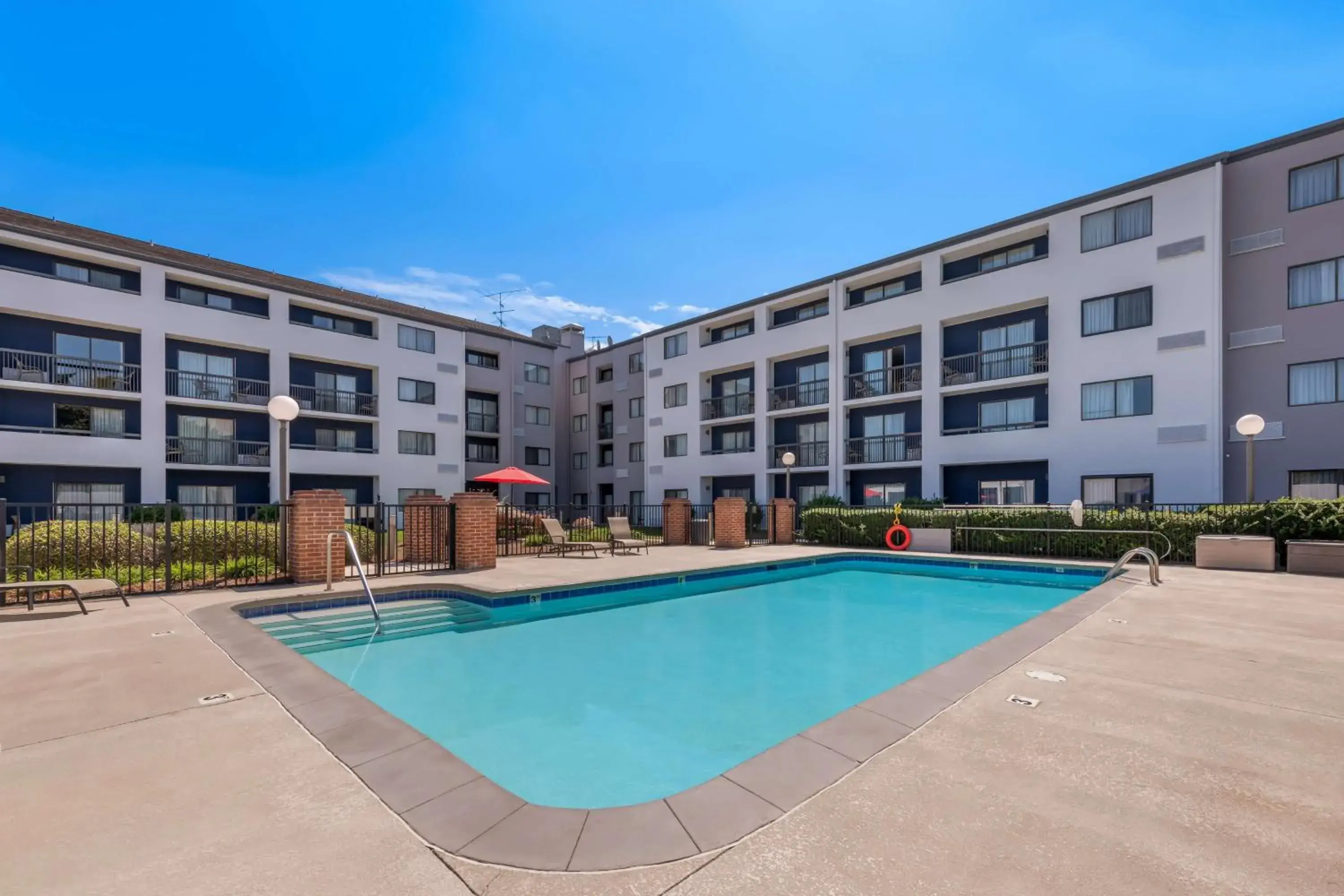 Pool view in Sonesta Select Charlotte University Research Park Pool view in Sonesta Select Charlotte University Research Park