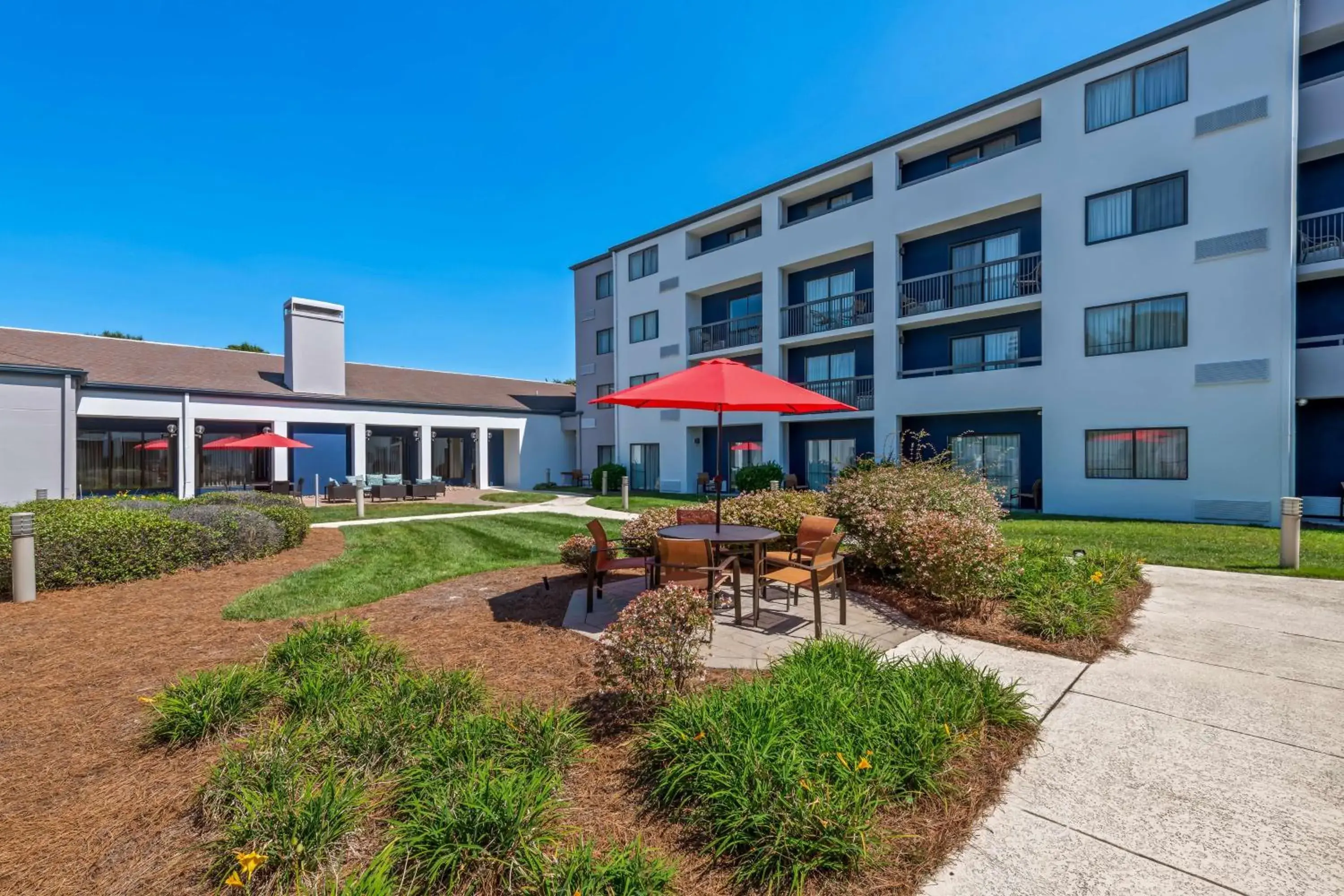 Property building in Sonesta Select Charlotte University Research Park Property building in Sonesta Select Charlotte University Research Park