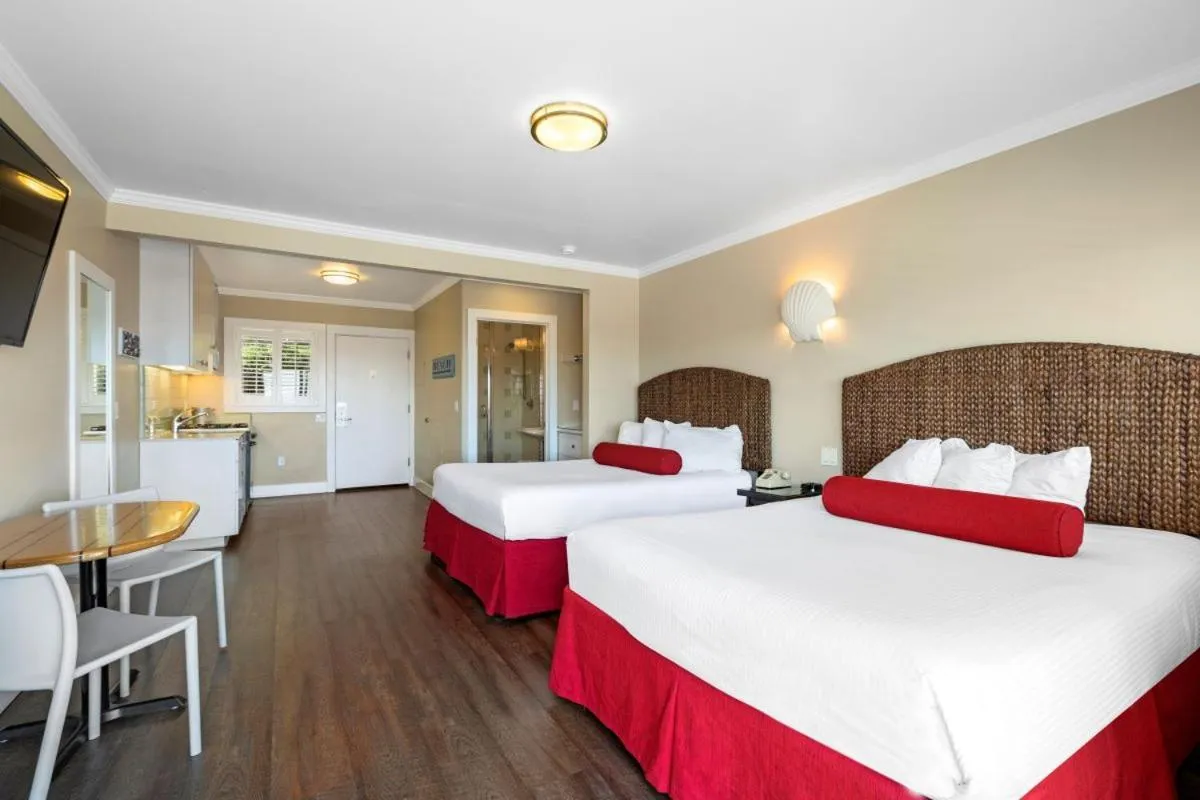 Photo of the whole room, Bed in Beach Street Inn and Suites