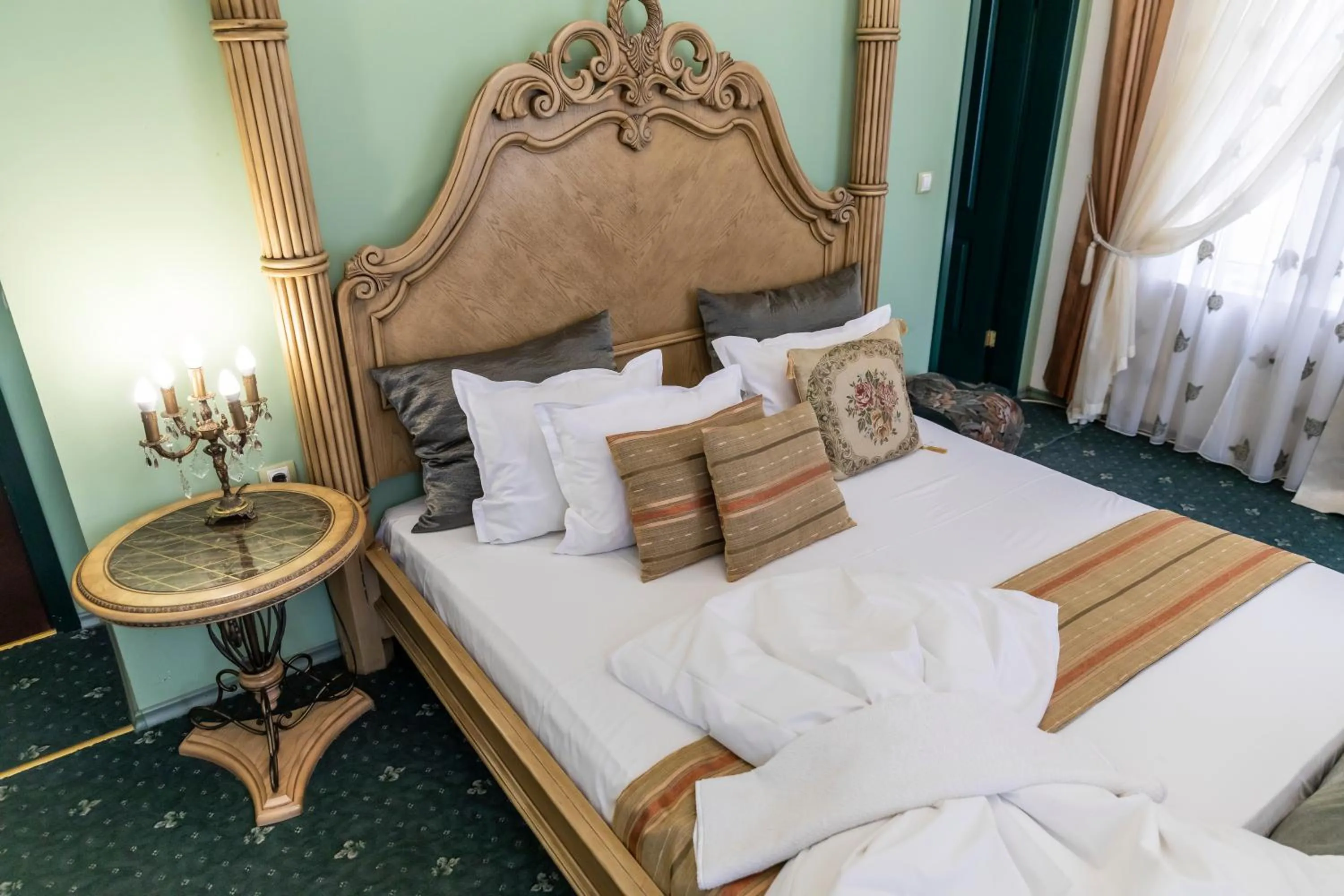 Bed in Charlino Plaza