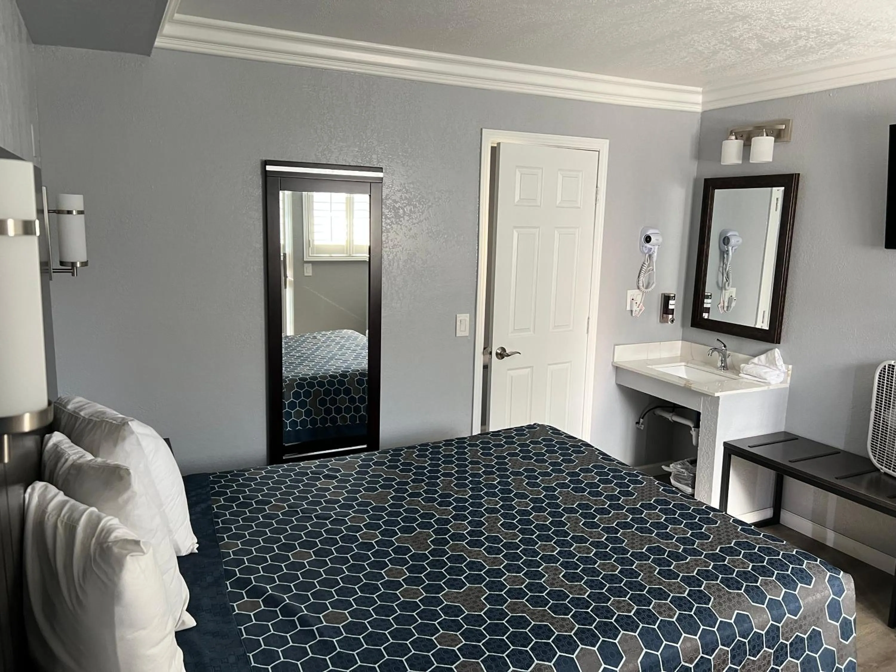 Bed in Sea Garden Inn