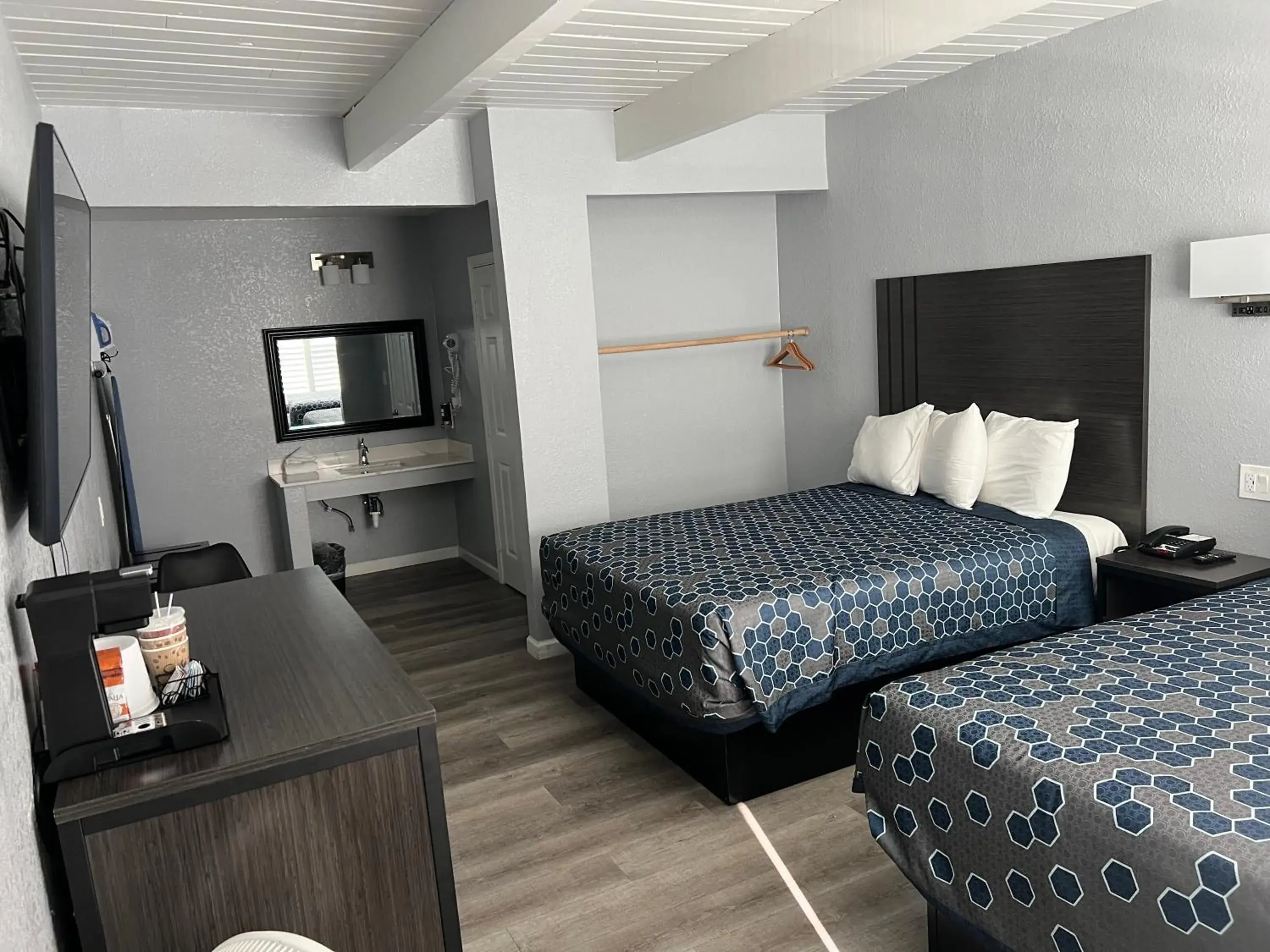 Bed in Sea Garden Inn Bed in Sea Garden Inn