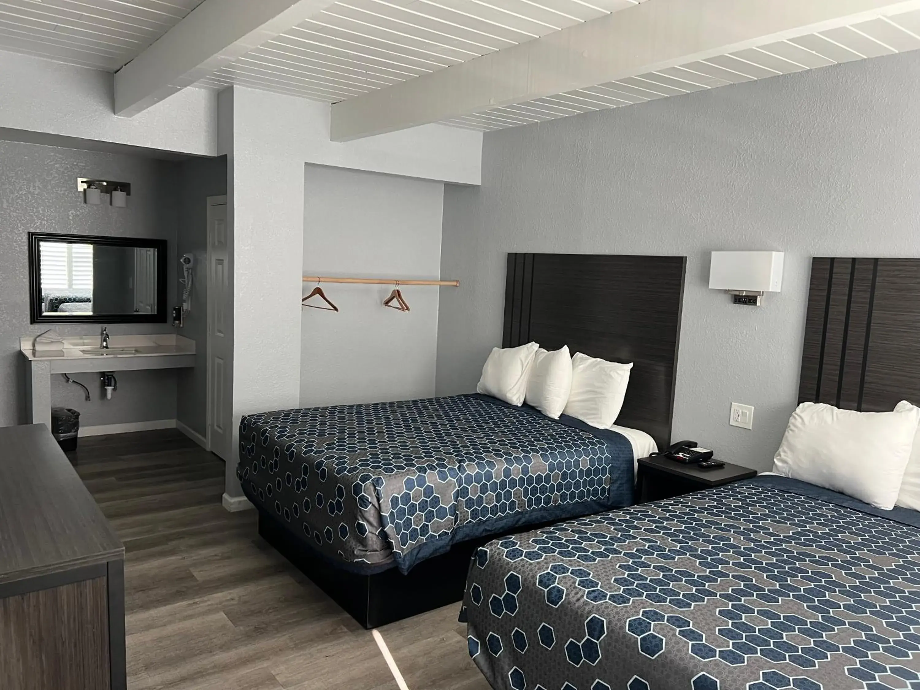 Bed in Sea Garden Inn Bed in Sea Garden Inn