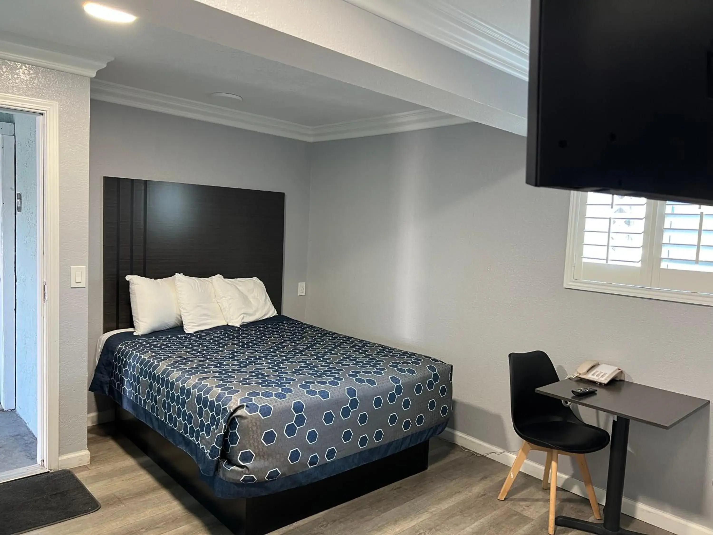 Bed in Sea Garden Inn Bed in Sea Garden Inn