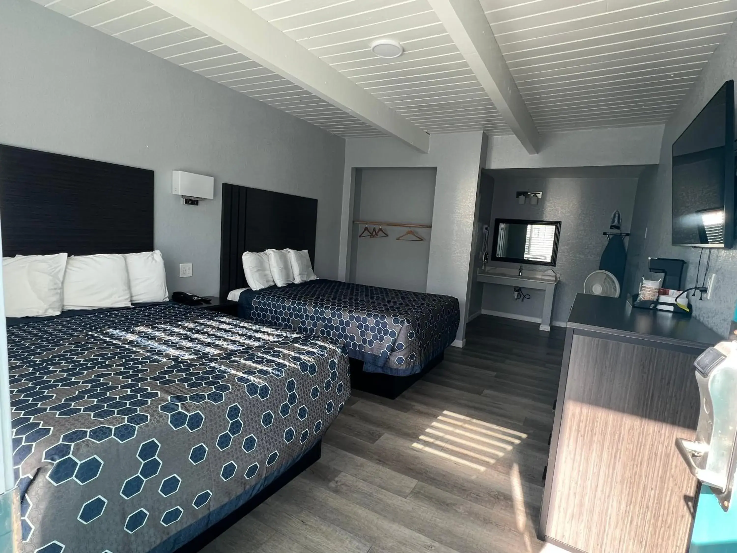 Bed in Sea Garden Inn Bed in Sea Garden Inn