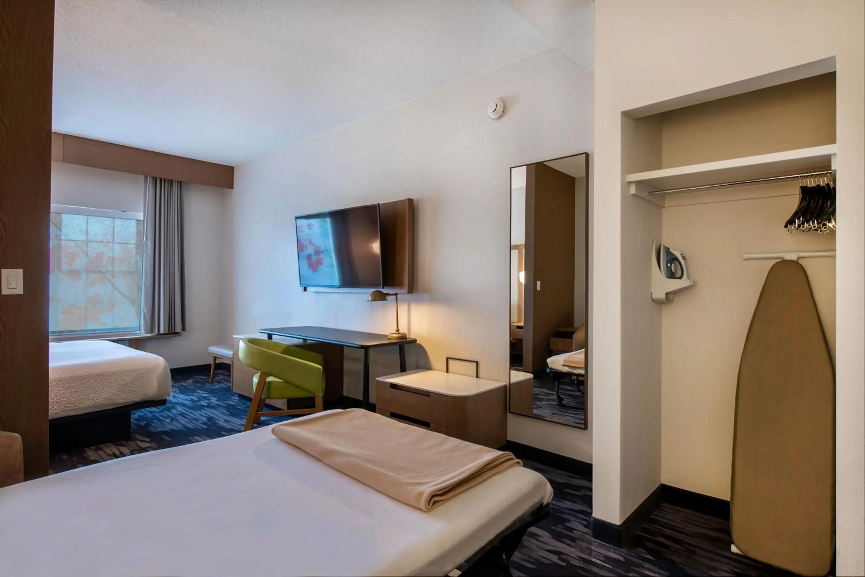 Photo of the whole room, Bed in Fairfield Inn & Suites by Marriott Cortland