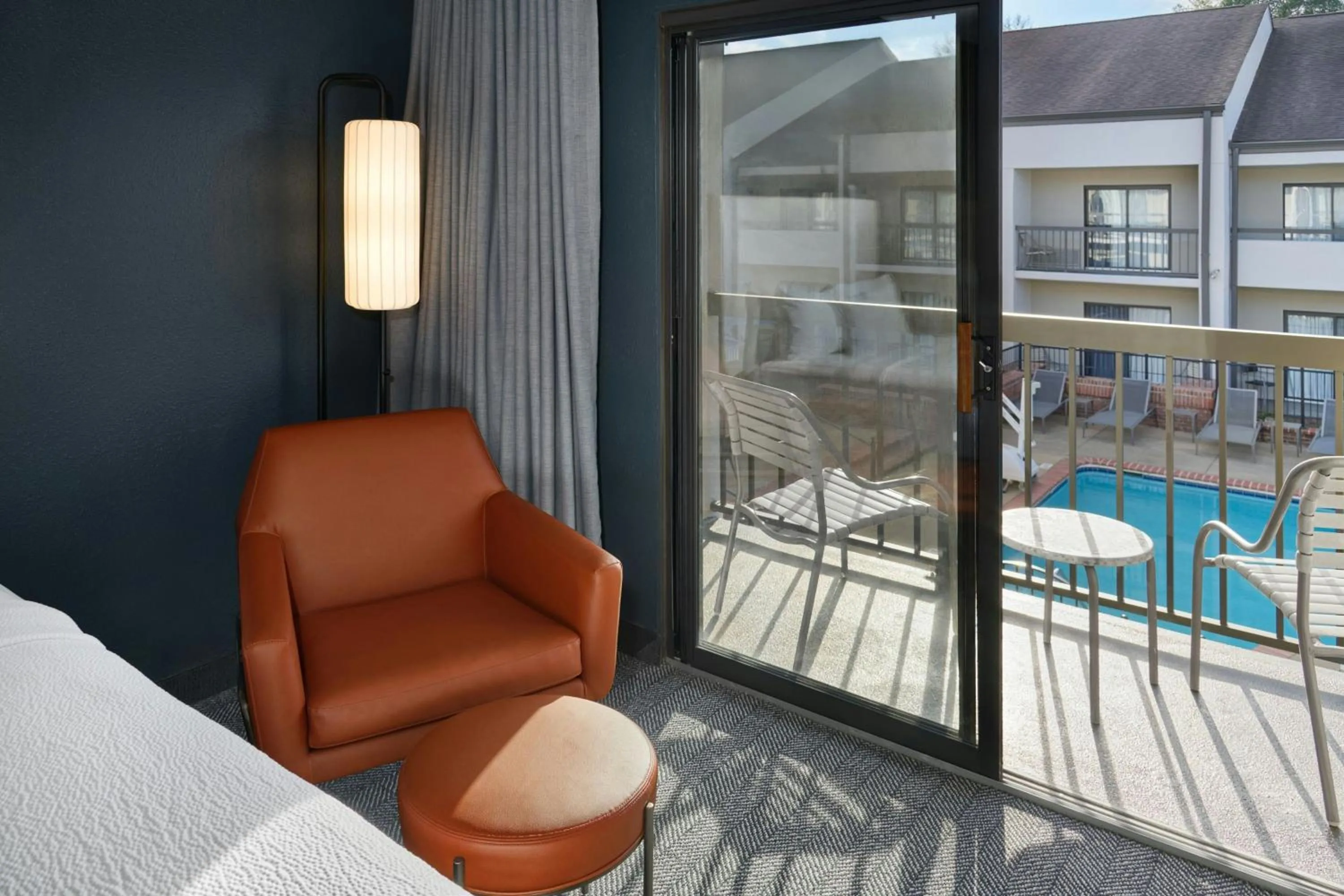 Photo of the whole room in Courtyard Birmingham Hoover