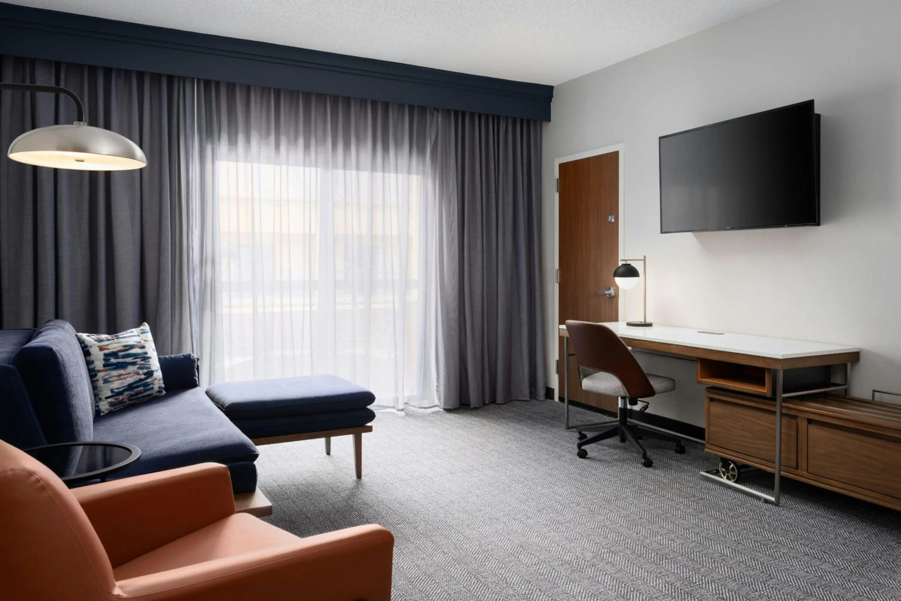 Living room in Courtyard Birmingham Hoover