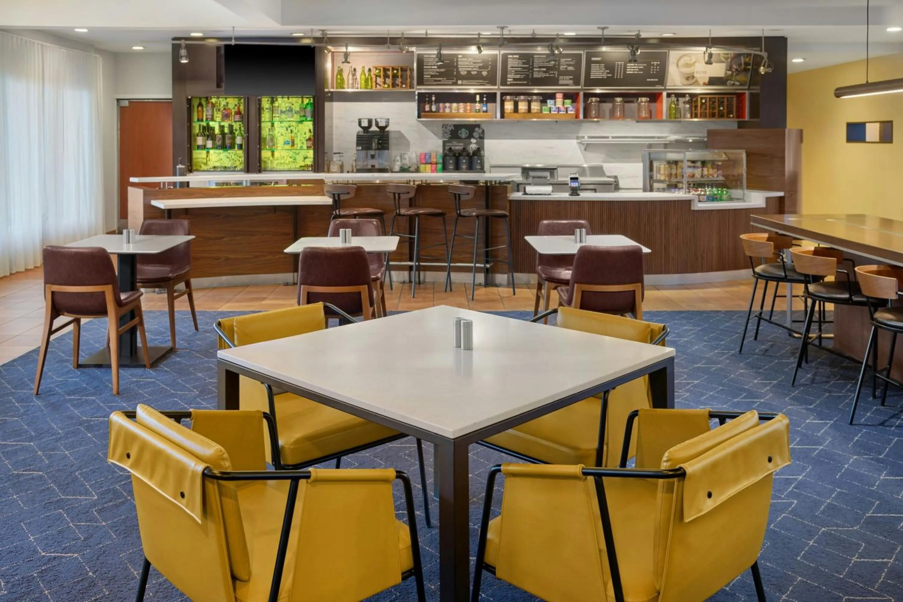 Lounge or bar in Courtyard Birmingham Hoover