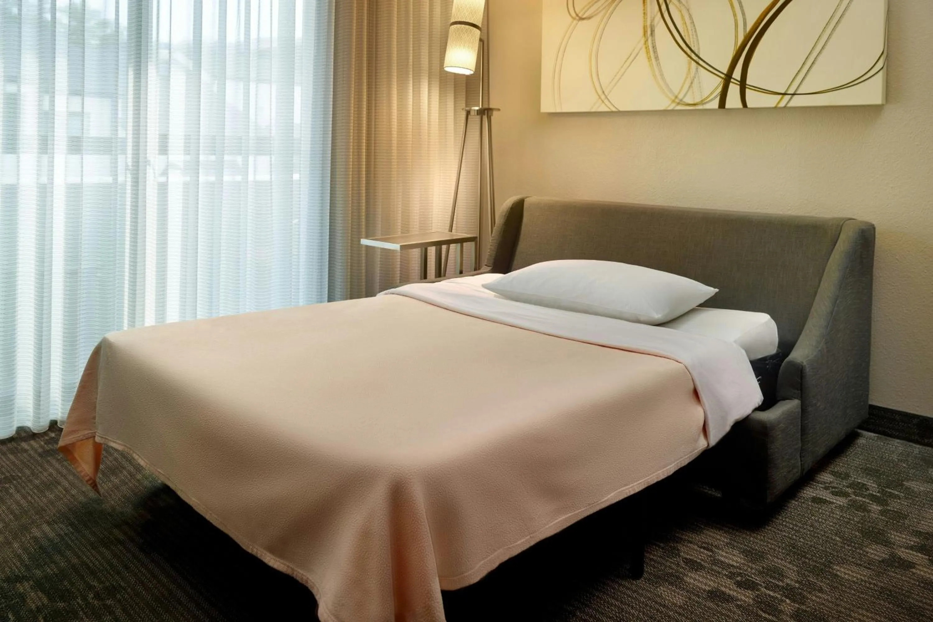 Photo of the whole room, Bed in Courtyard by Marriott Birmingham Homewood