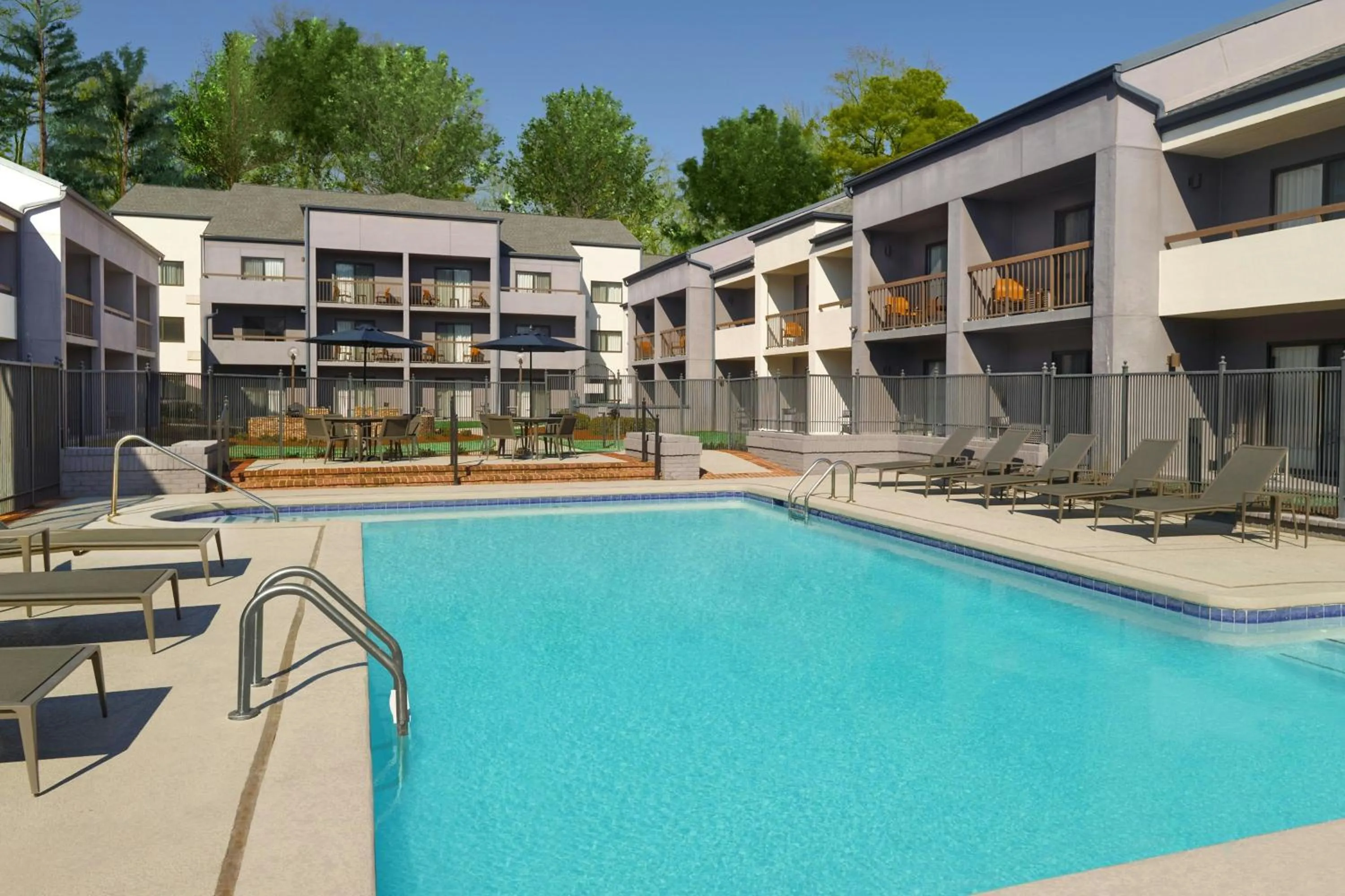 Swimming pool in Courtyard by Marriott Birmingham Homewood
