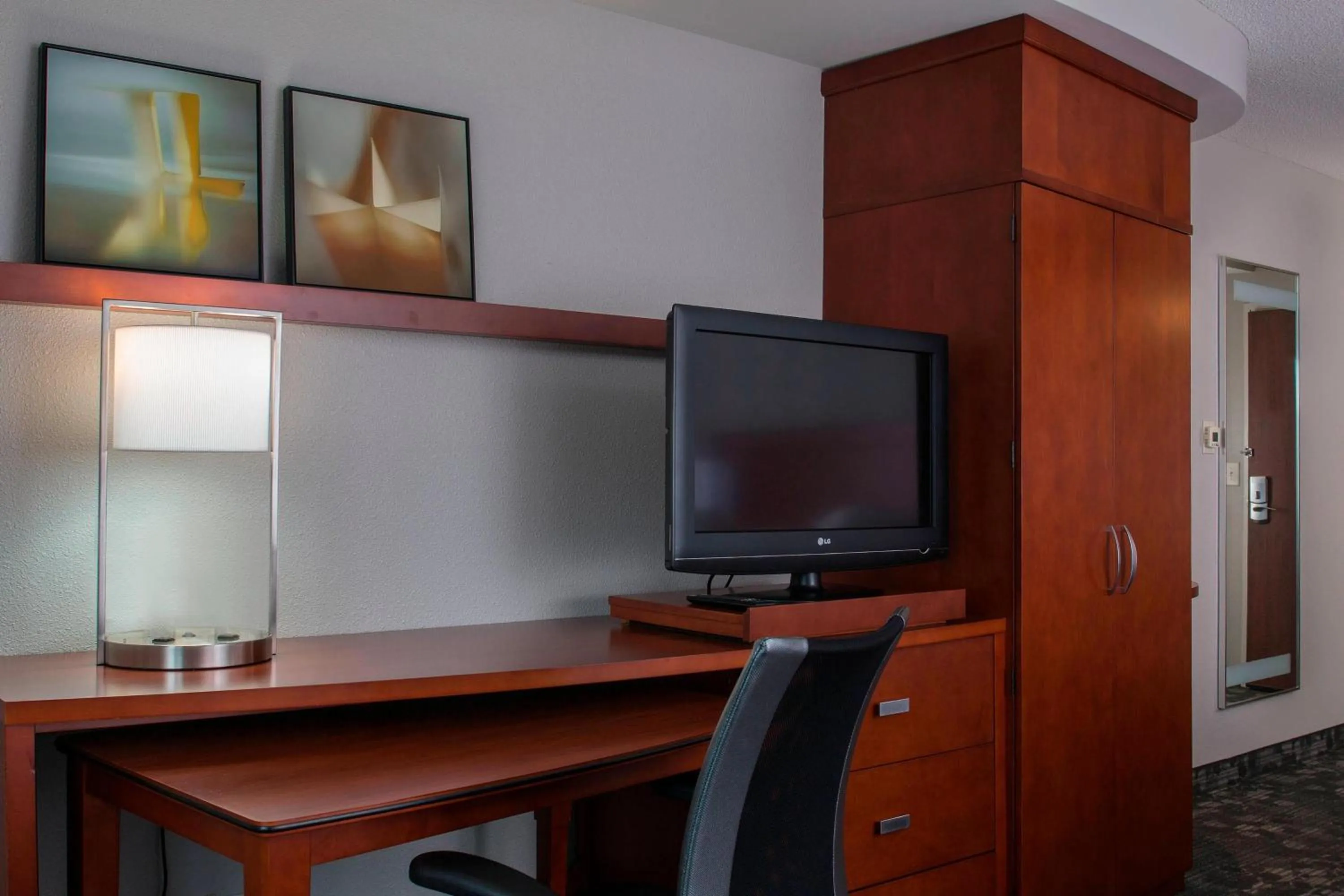 Photo of the whole room in Courtyard by Marriott Nashville Goodlettsville