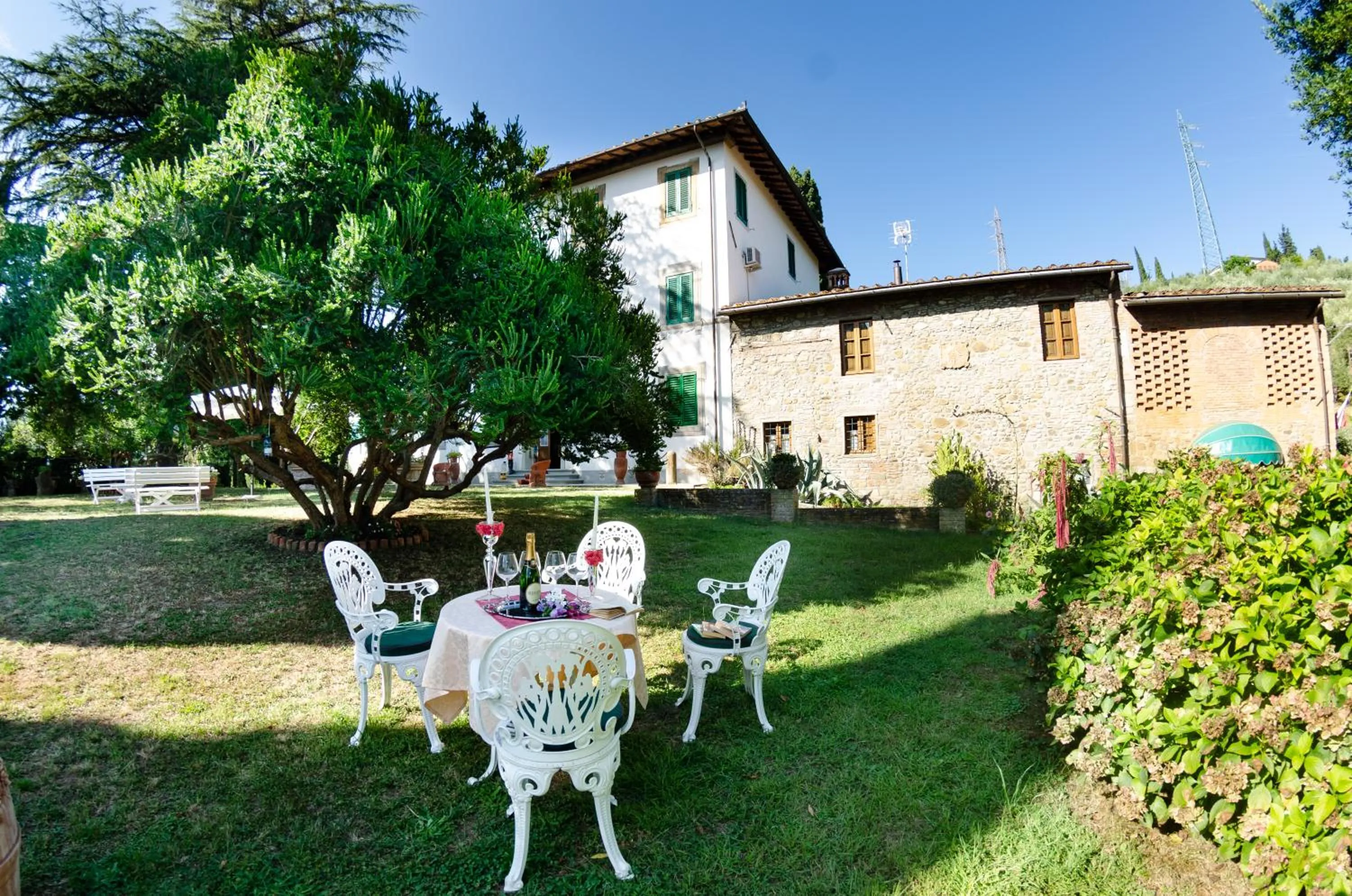 Property building in Villa al Borghetto