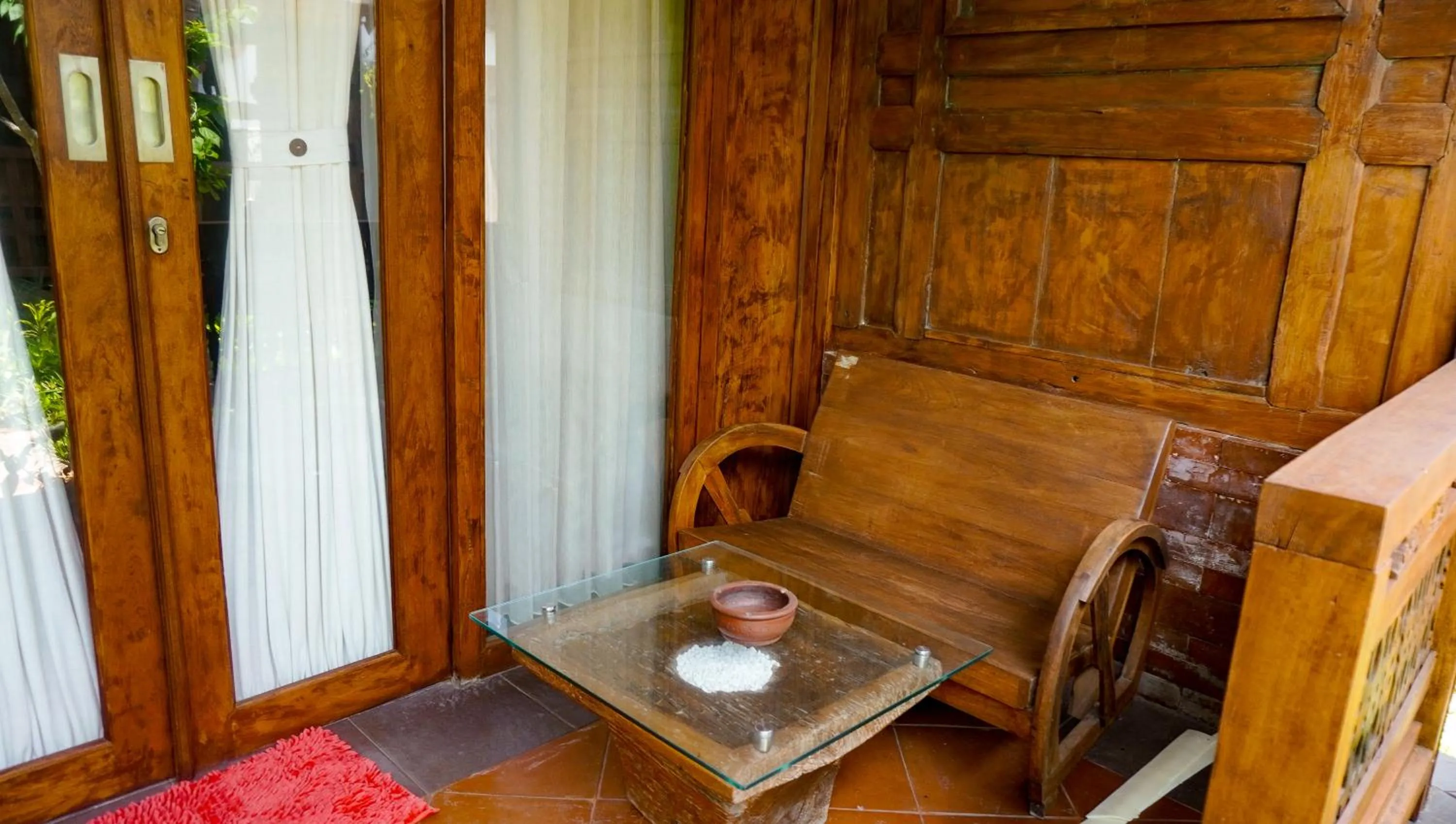 Seating area in La Nusa Penida Homestay by BIJAK