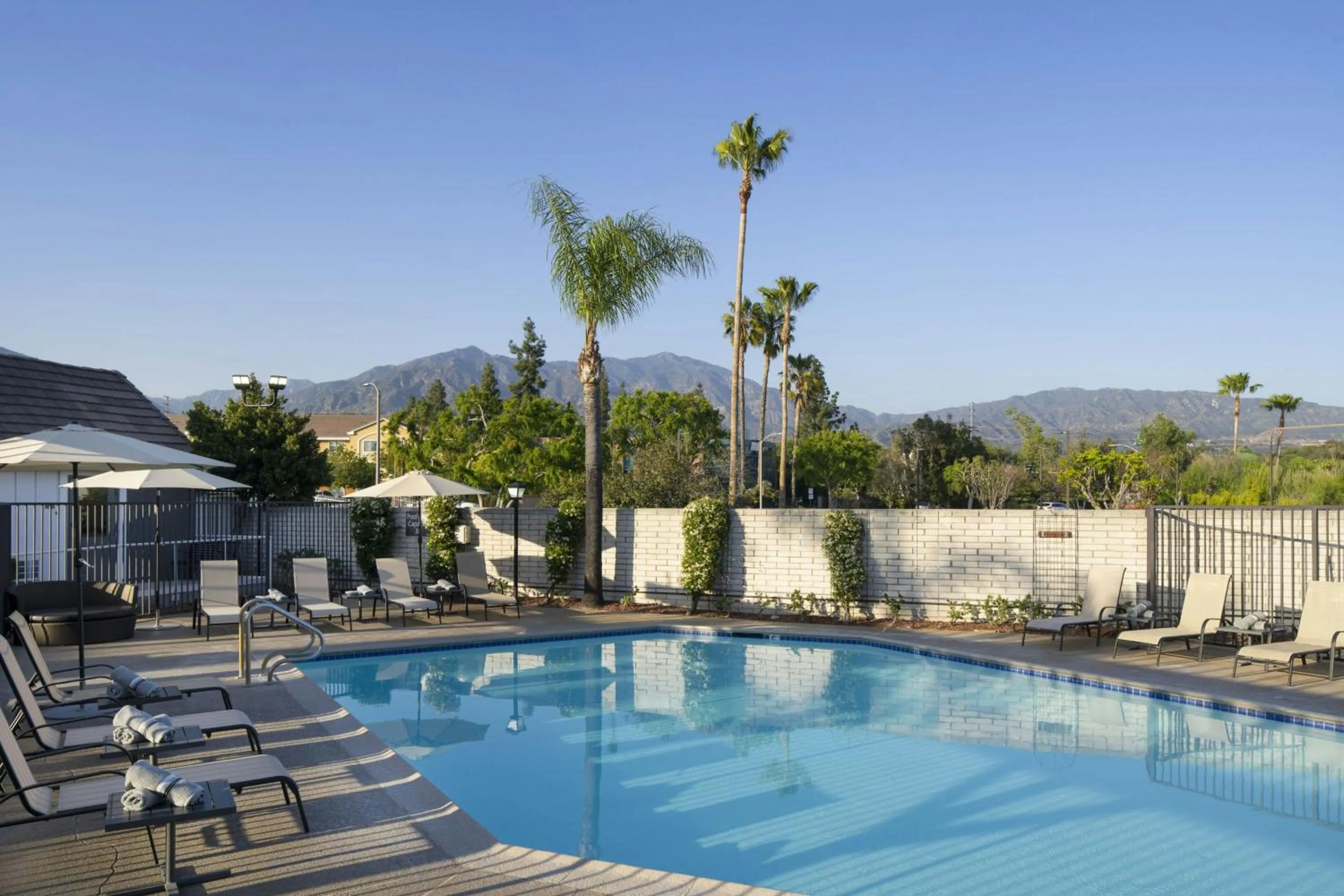 Swimming pool in Residence Inn Pasadena Arcadia