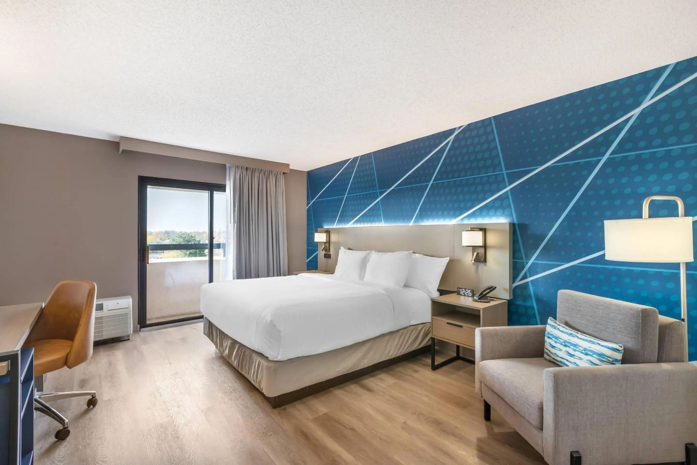 Bedroom, Bed in Comfort Inn & Suites Arlington Heights - Buffalo Grove