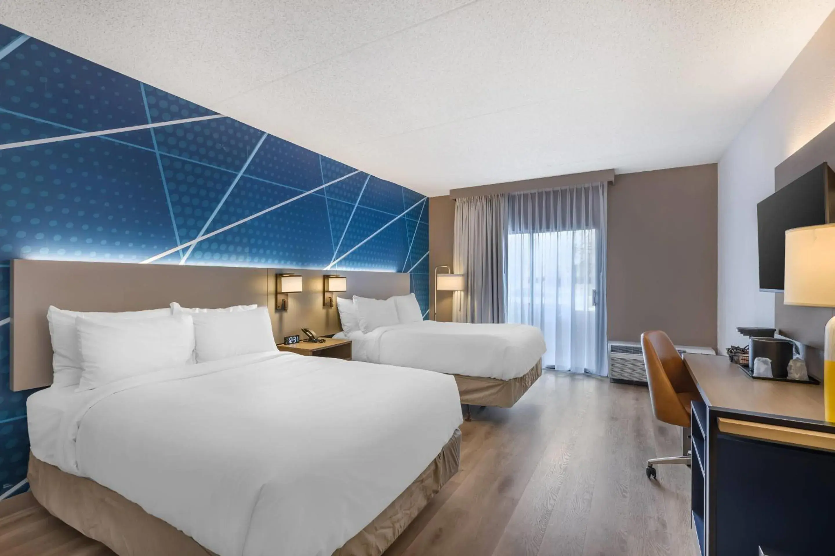 Bedroom, Bed in Comfort Inn & Suites Arlington Heights - Buffalo Grove Bedroom, Bed in Comfort Inn & Suites Arlington Heights - Buffalo Grove