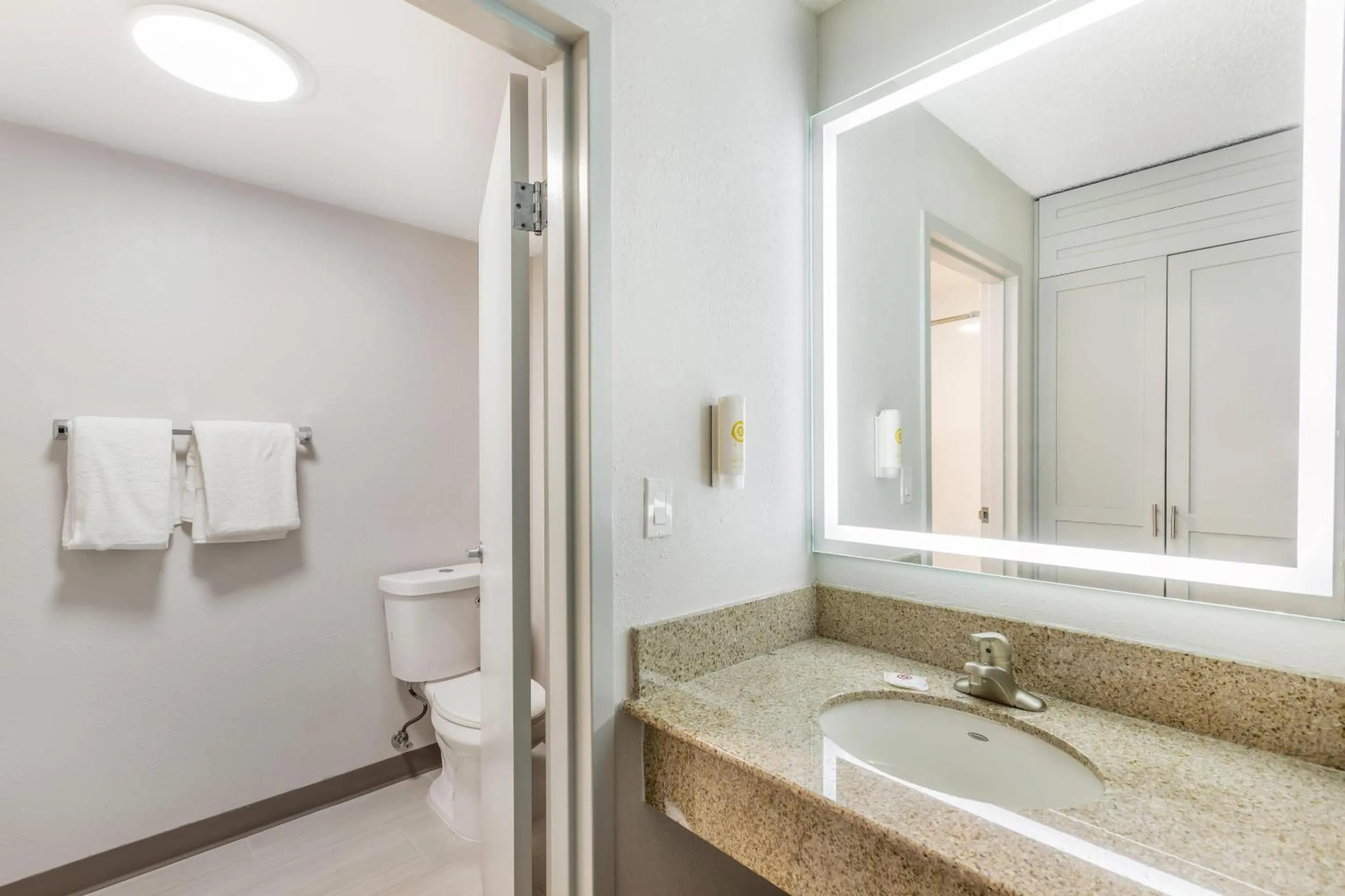 Bedroom in Comfort Inn & Suites Arlington Heights - Buffalo Grove