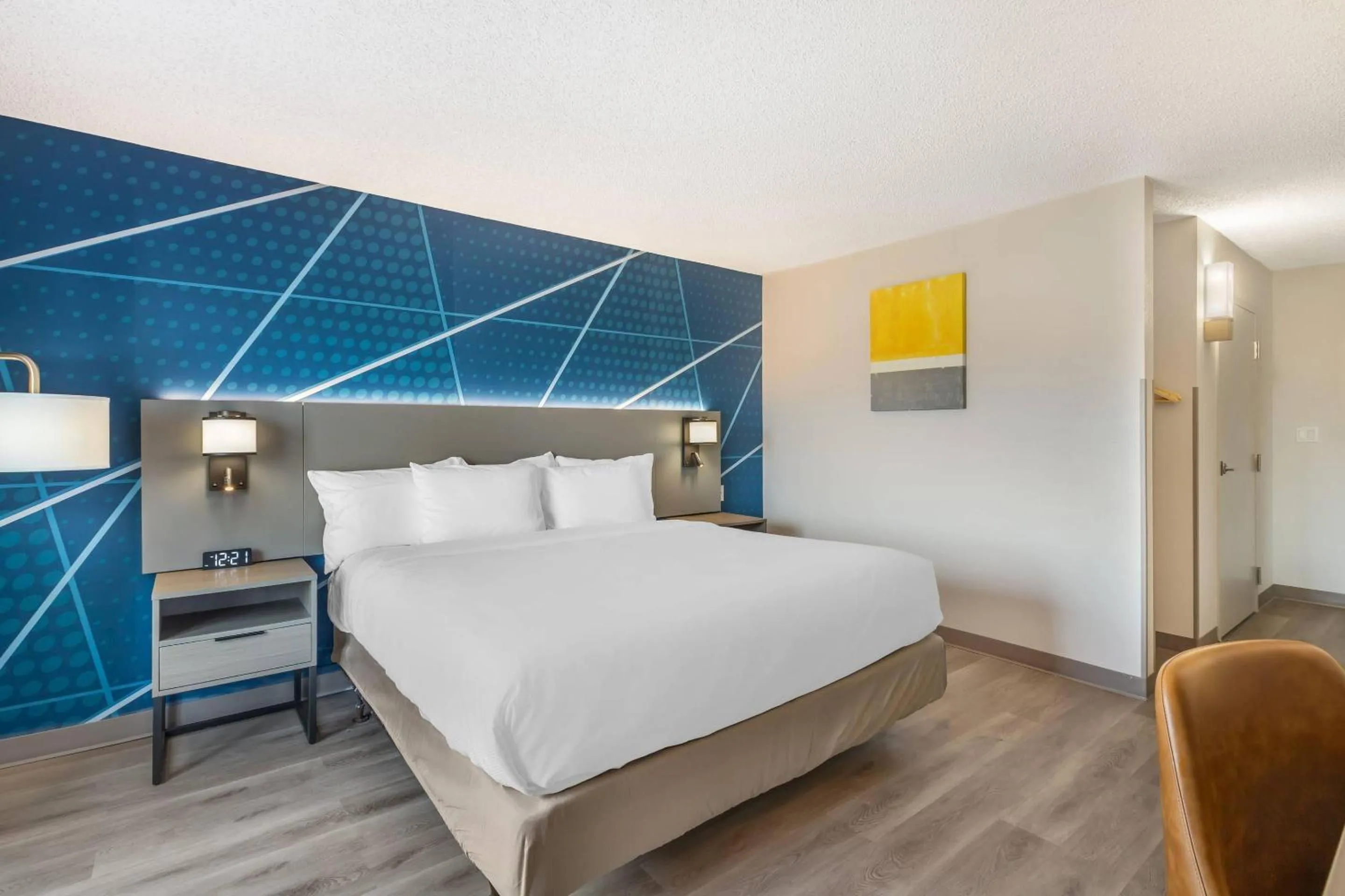 Bedroom, Bed in Comfort Inn & Suites Arlington Heights - Buffalo Grove