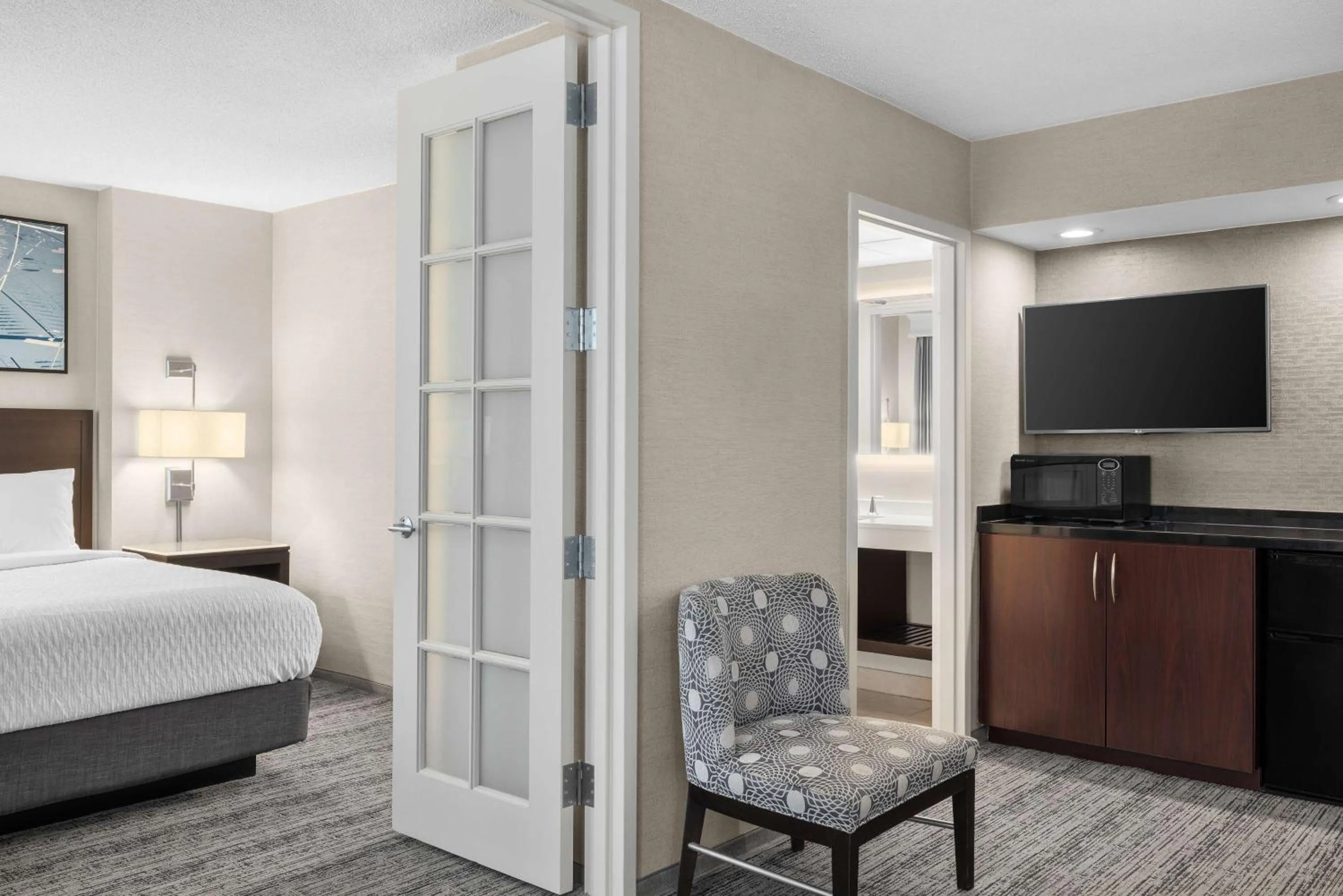 Bed in Hampton Inn & Suites Downers Grove Chicago