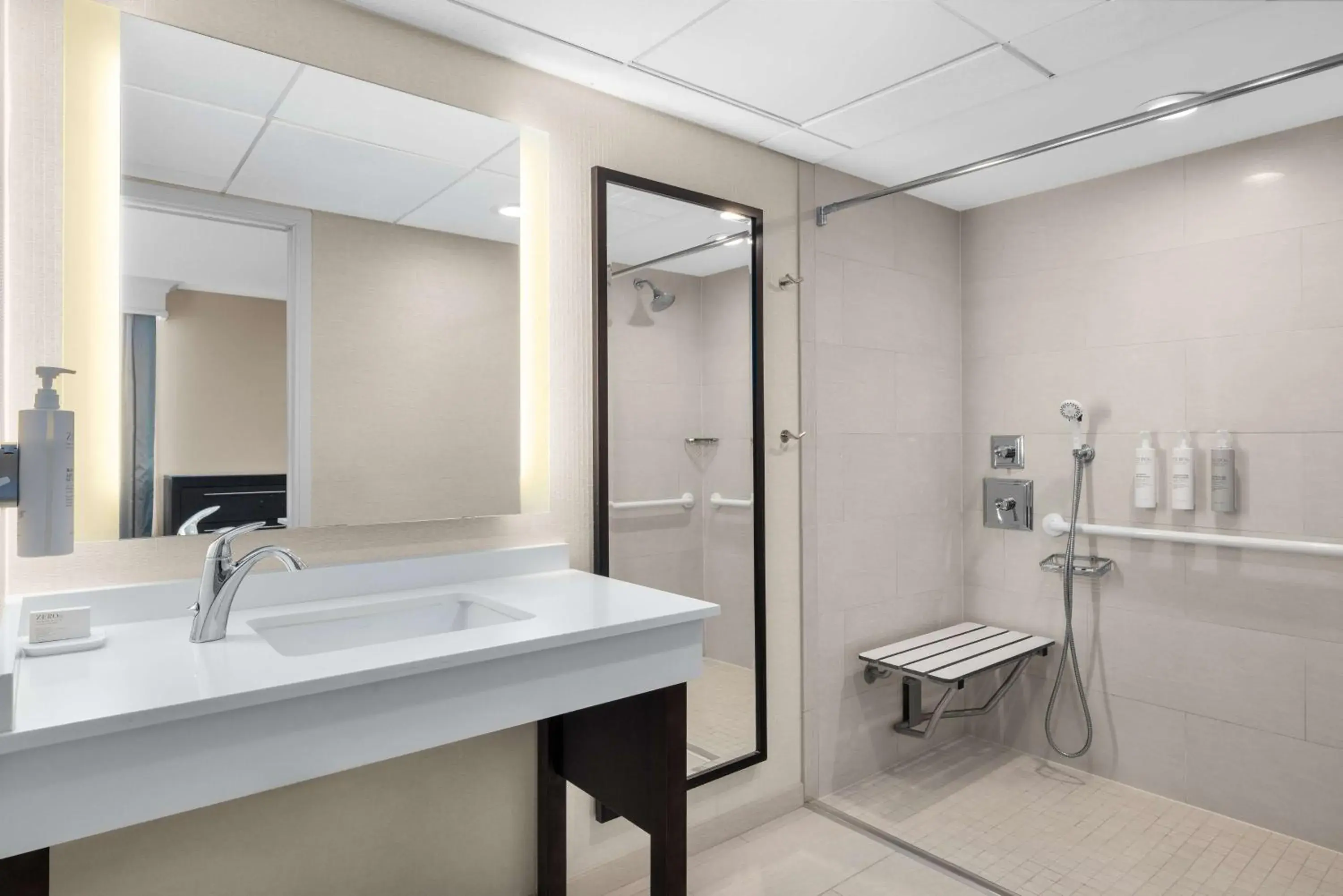 Bathroom in Hampton Inn & Suites Downers Grove Chicago Bathroom in Hampton Inn & Suites Downers Grove Chicago