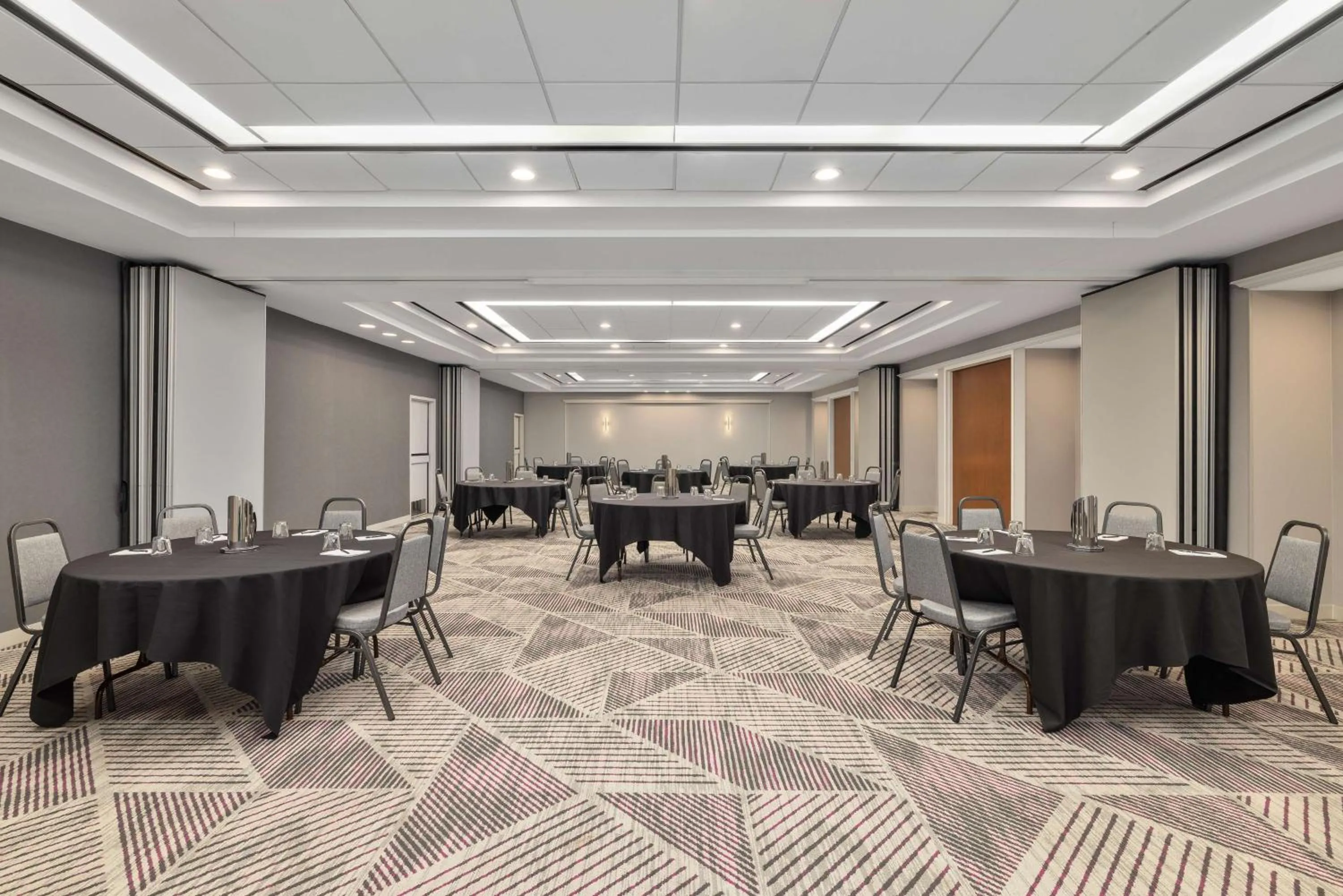 Meeting/conference room in Hampton Inn & Suites Downers Grove Chicago