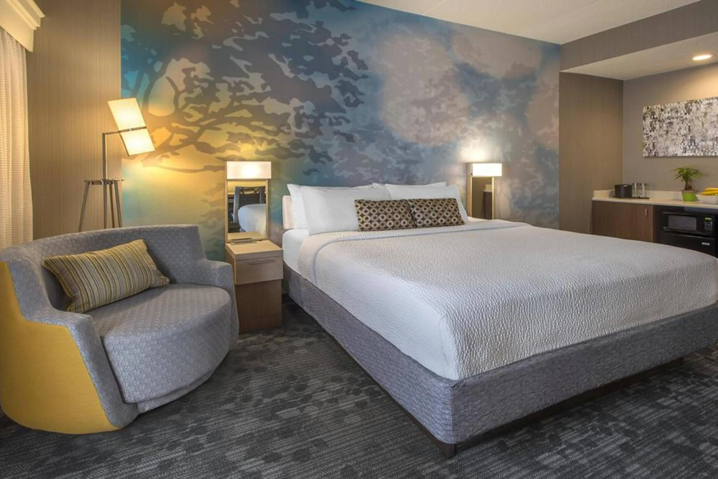 Photo of the whole room, Bed in Courtyard by Marriott Cleveland Westlake