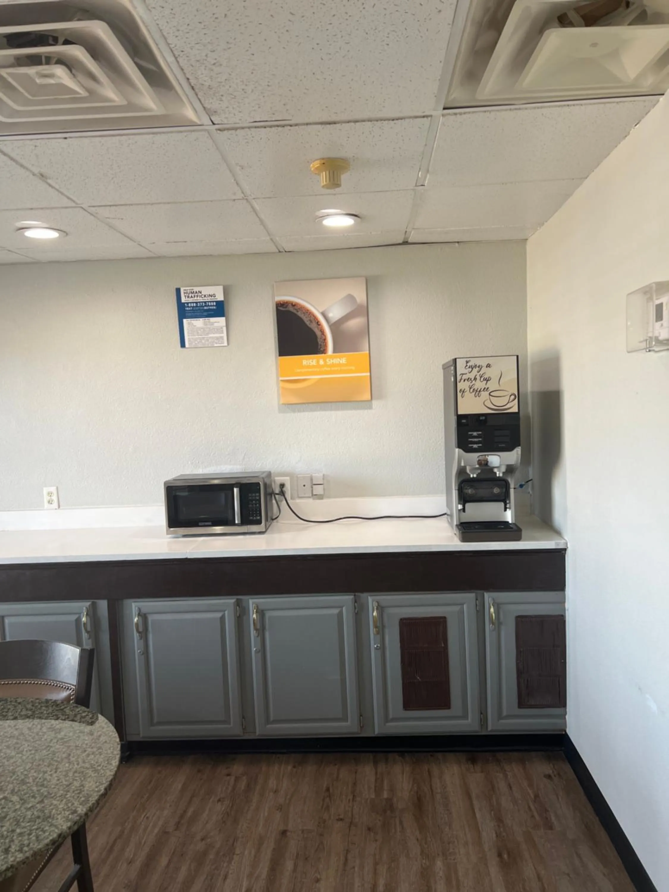 Coffee/tea facilities in Motel 6 Tulsa, OK Airport
